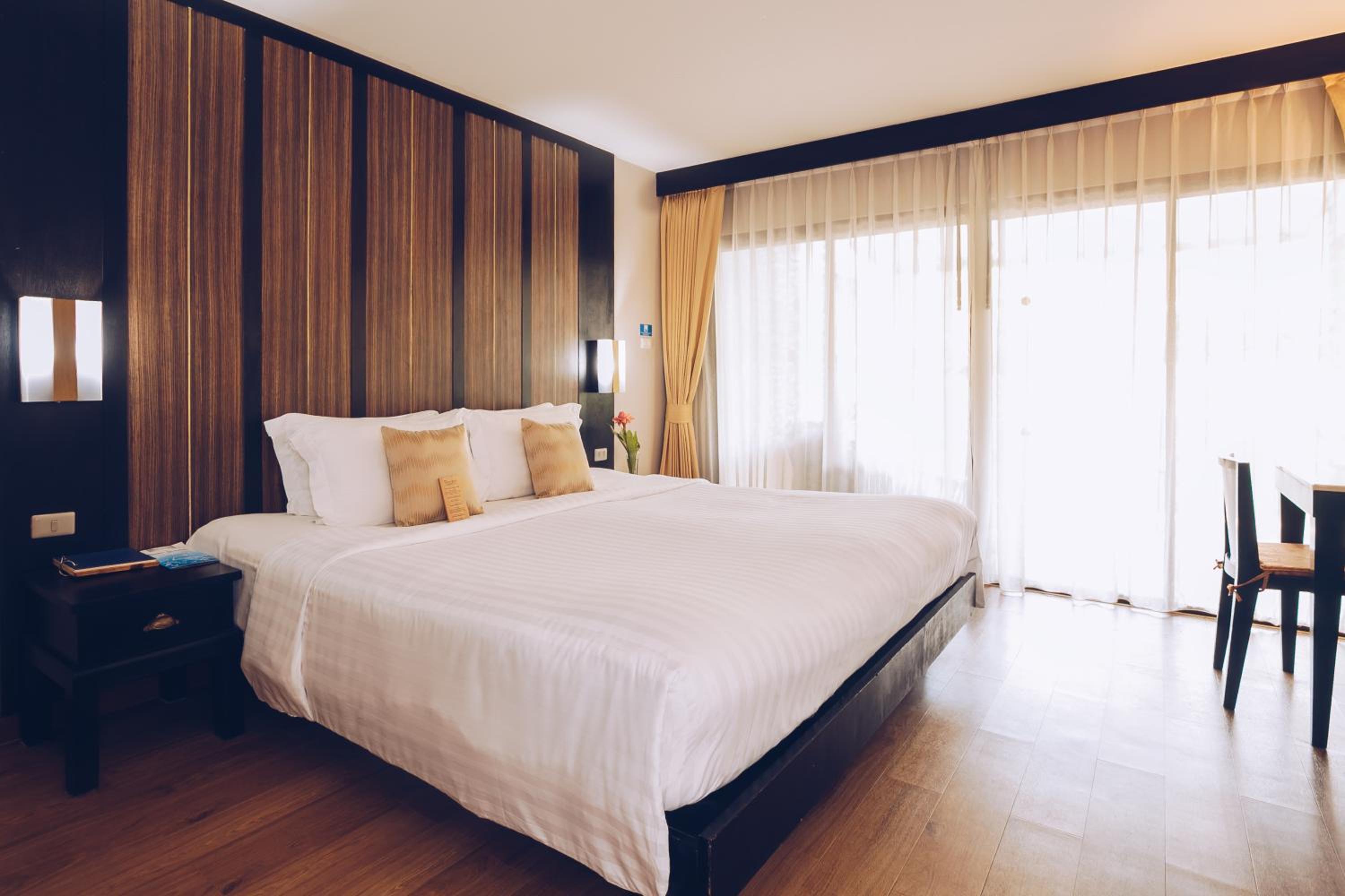 Deluxe Twin or Double Room - Photo 6