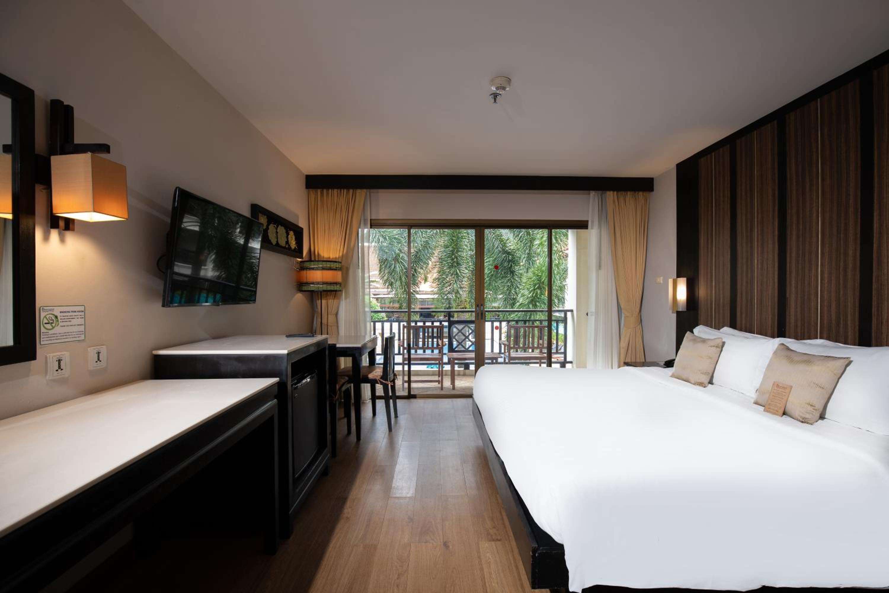 Deluxe Twin or Double Room - Photo 10