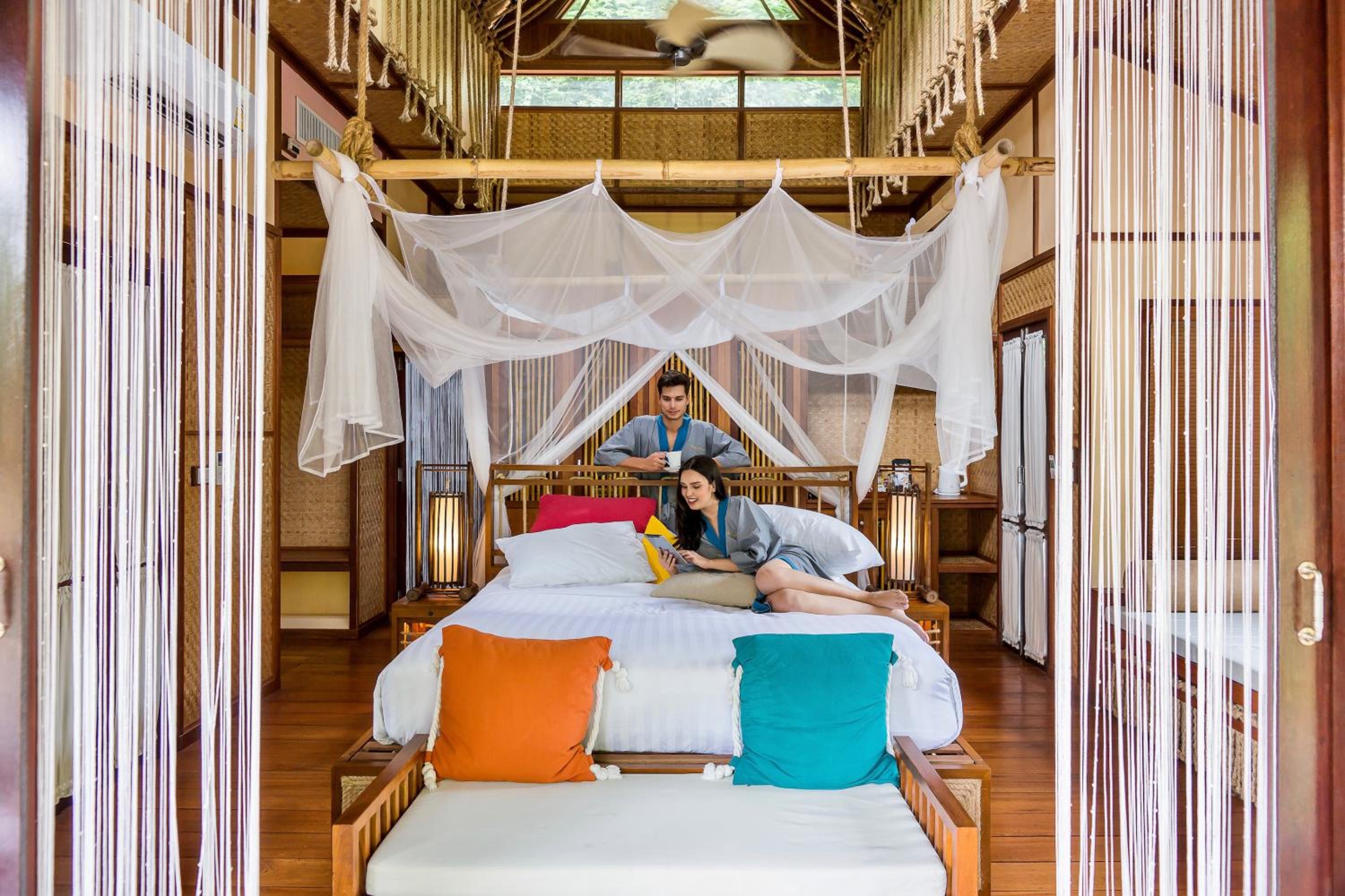Floating Villa with Breakfast photo 2