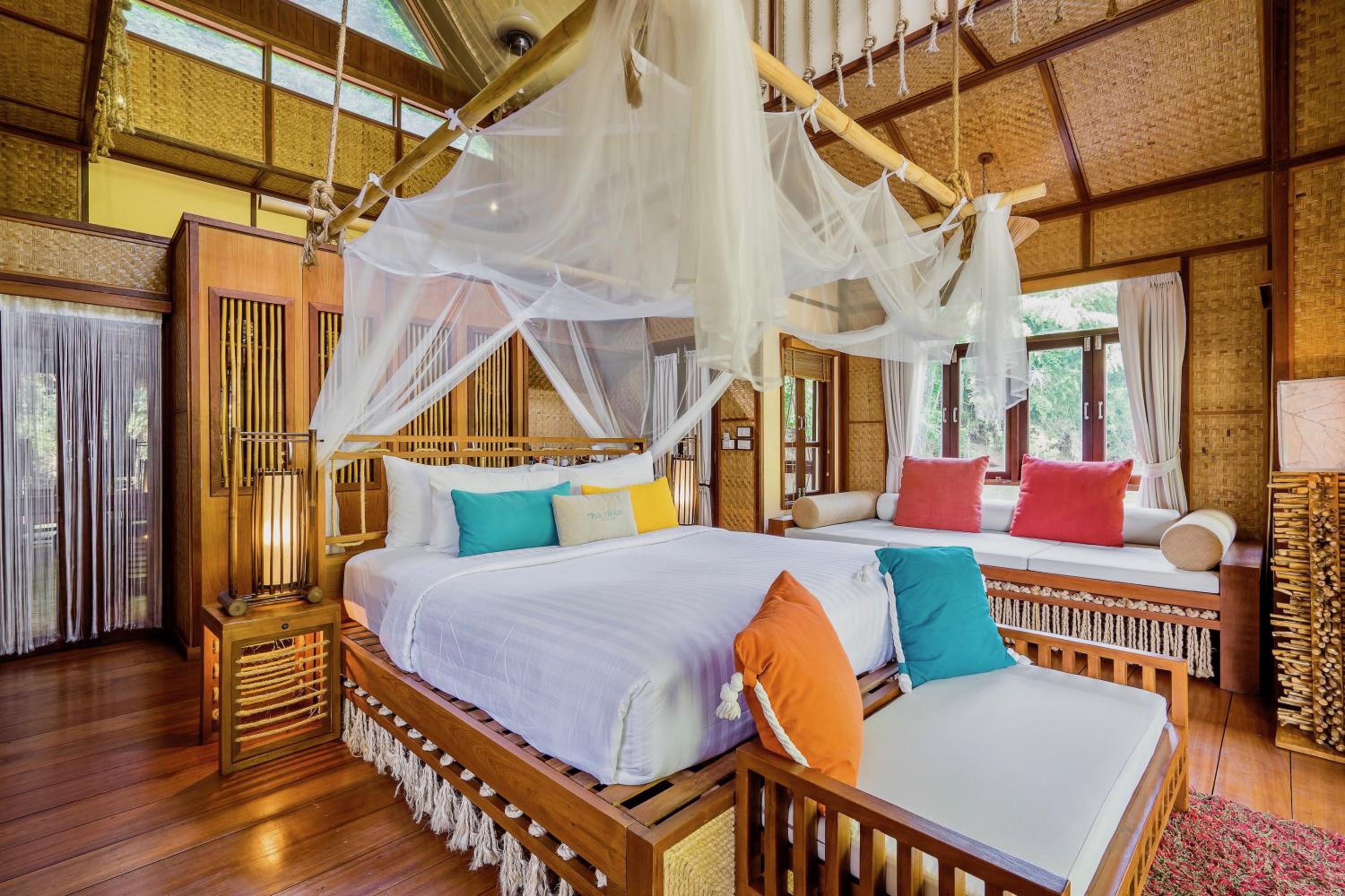 Floating Villa with Breakfast & Dinner