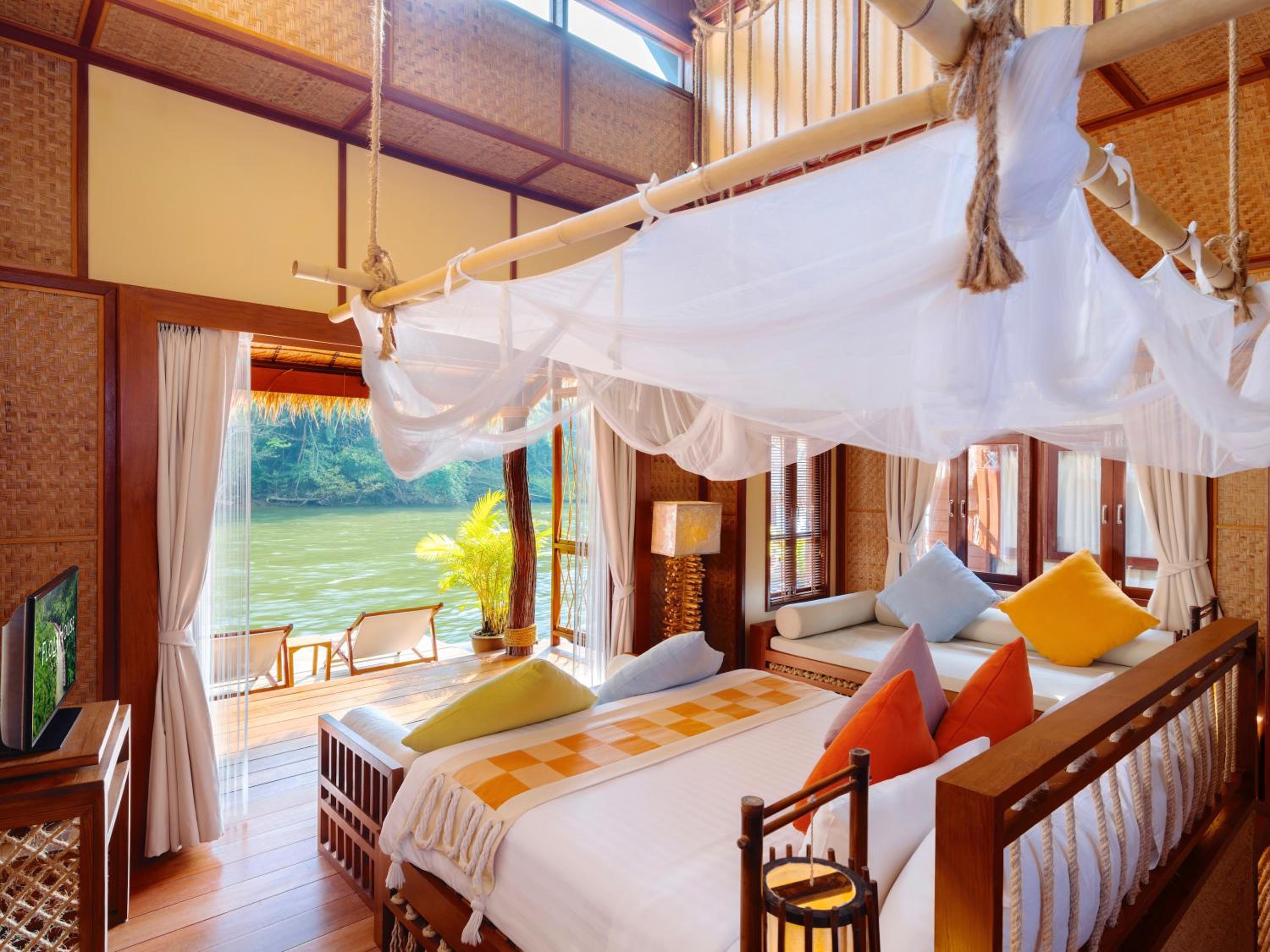 Floating Villa with Breakfast