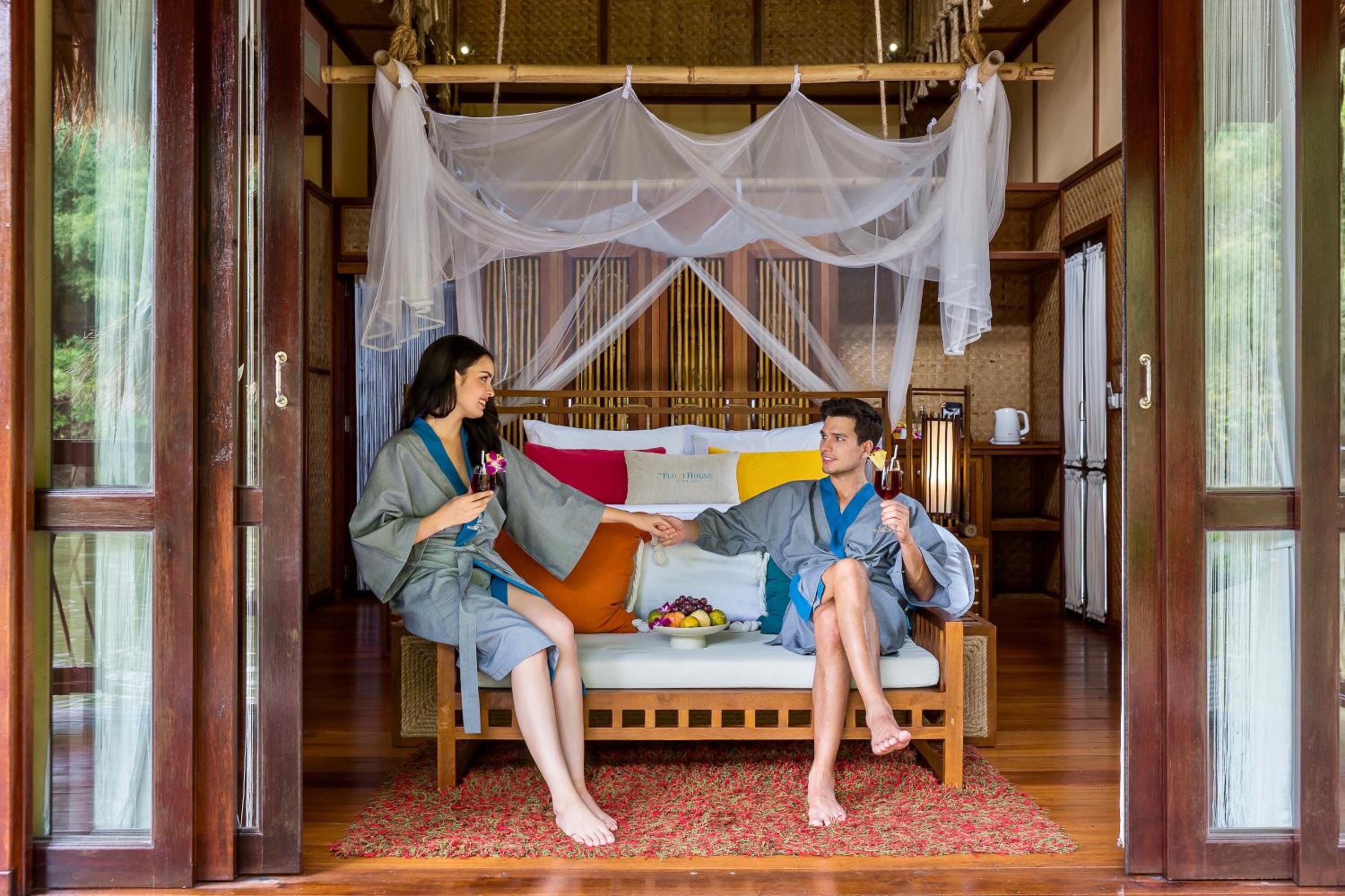 Floating Villa with Breakfast & Dinner photo 3
