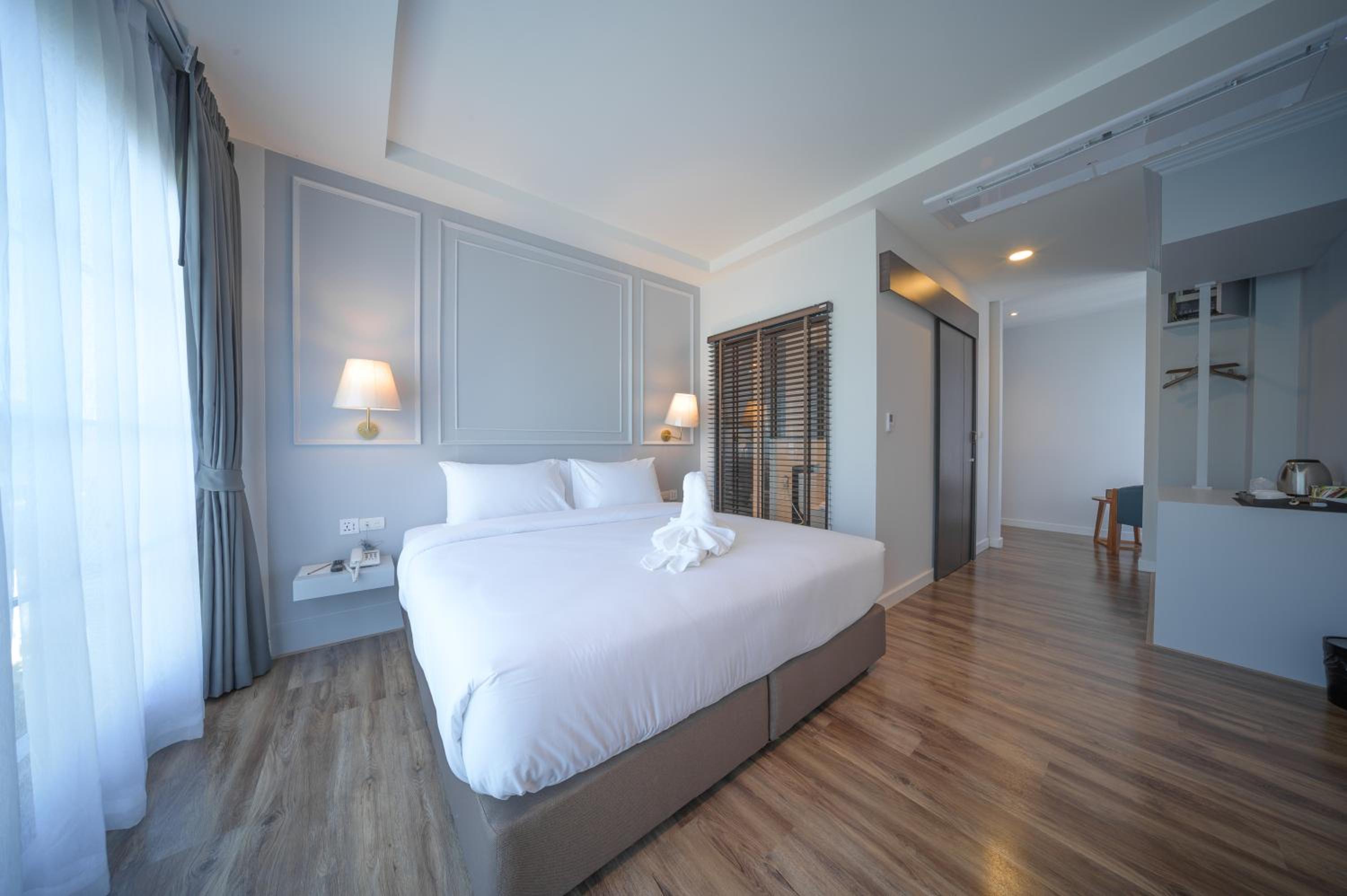 Deluxe King Room photo 2