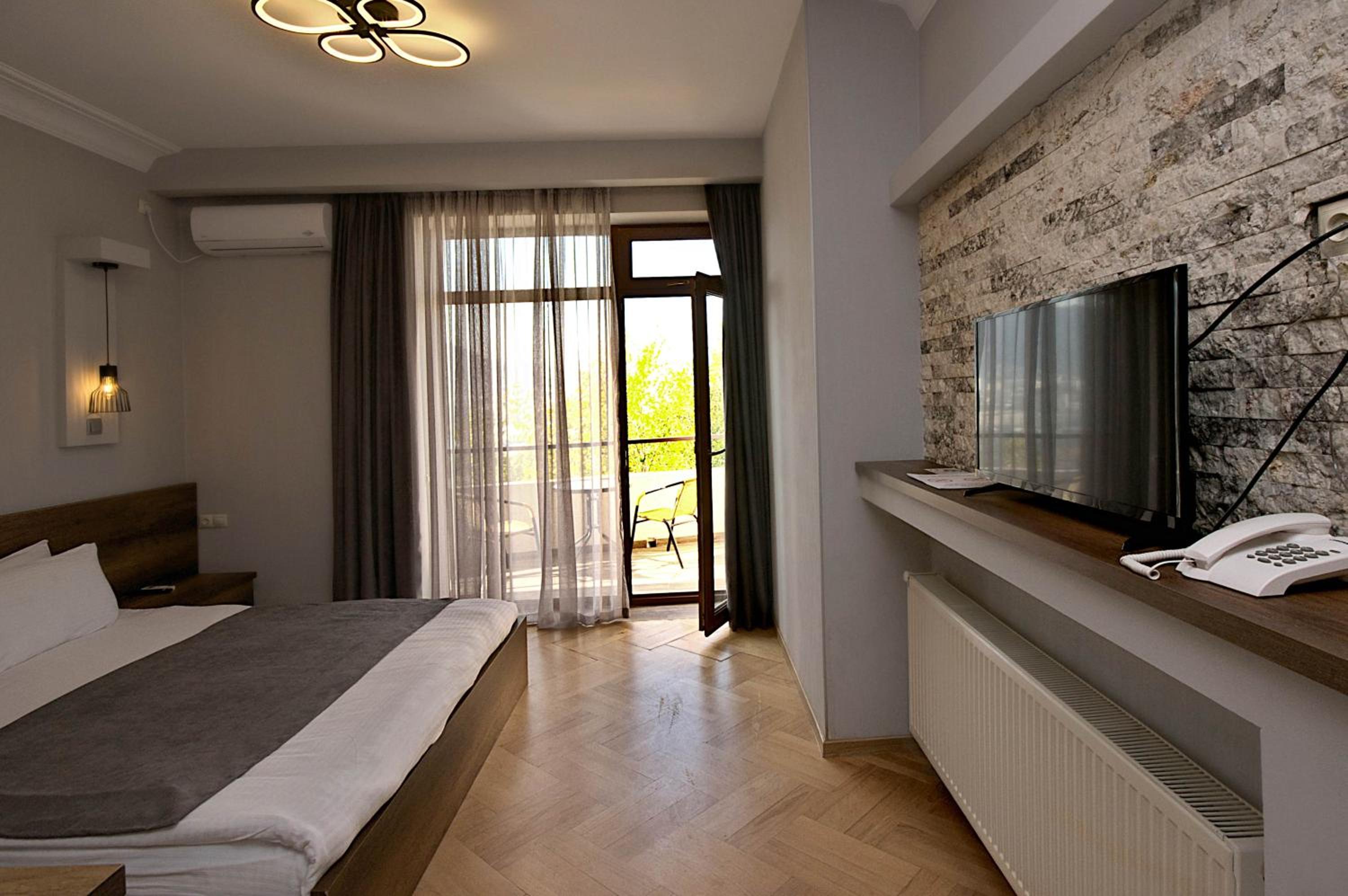Triple Room with City View - Photo 4