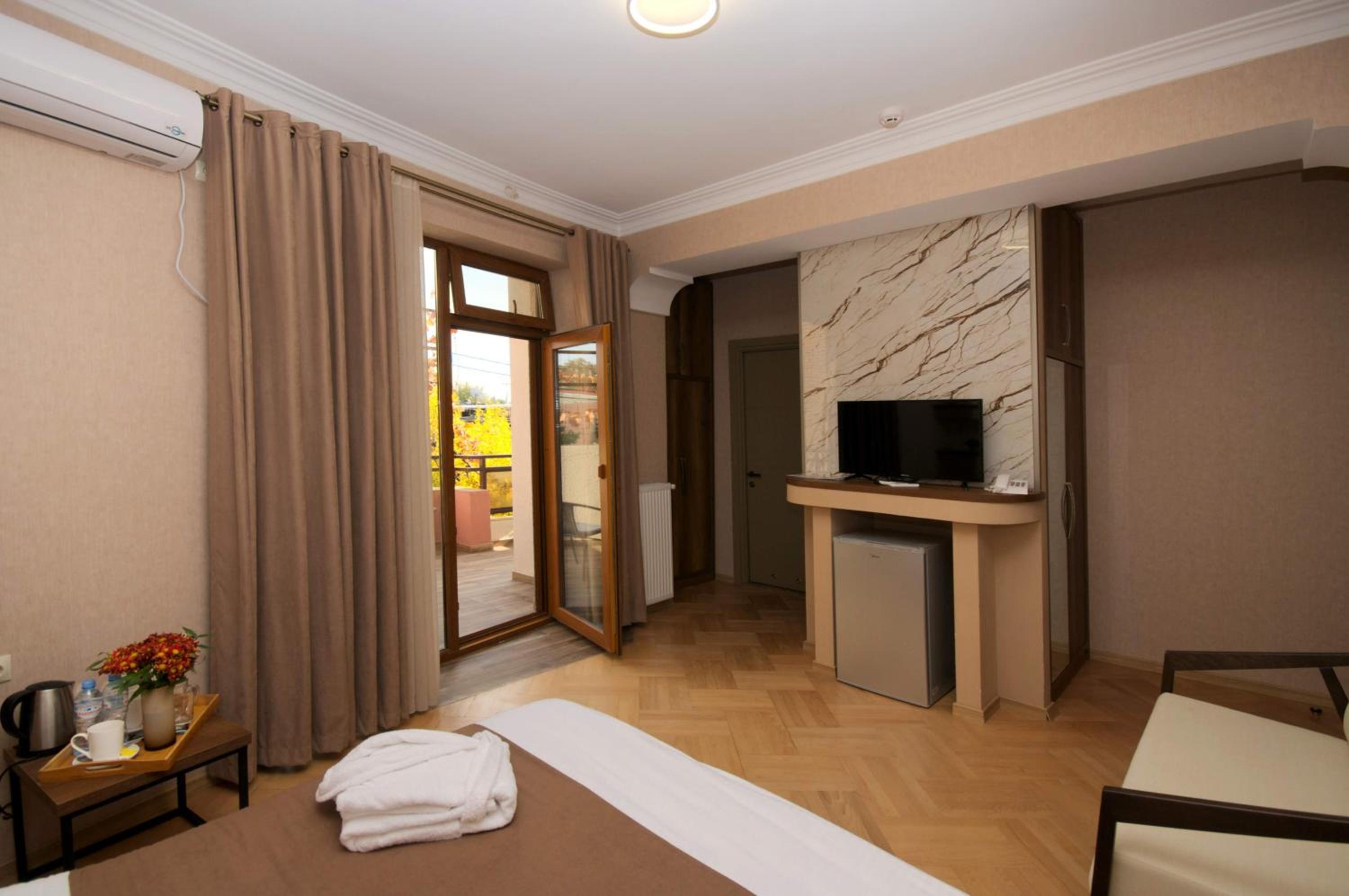King Room with Garden View - Photo 5