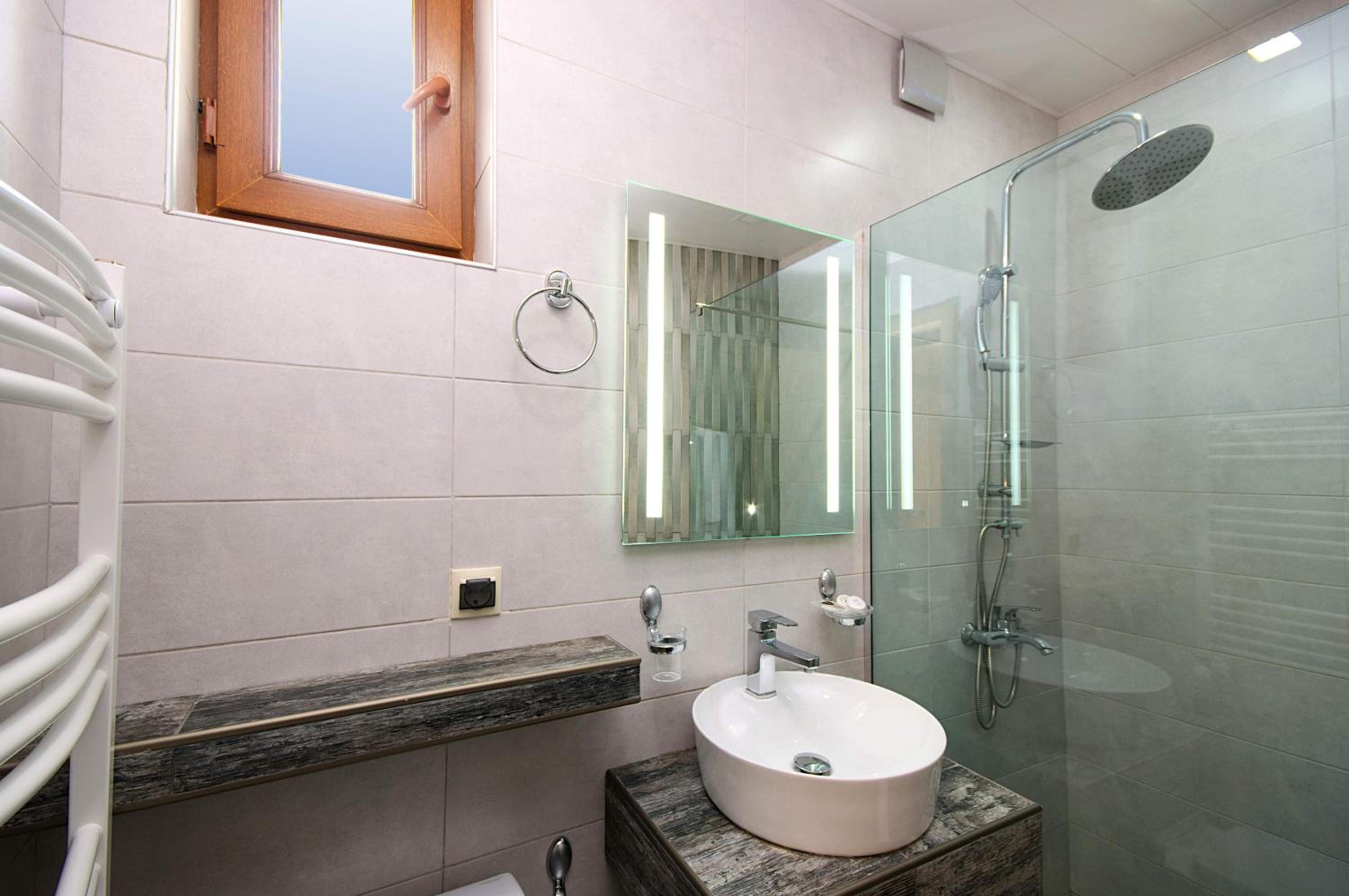 Deluxe Double or Twin Room with Balcony - Photo 7
