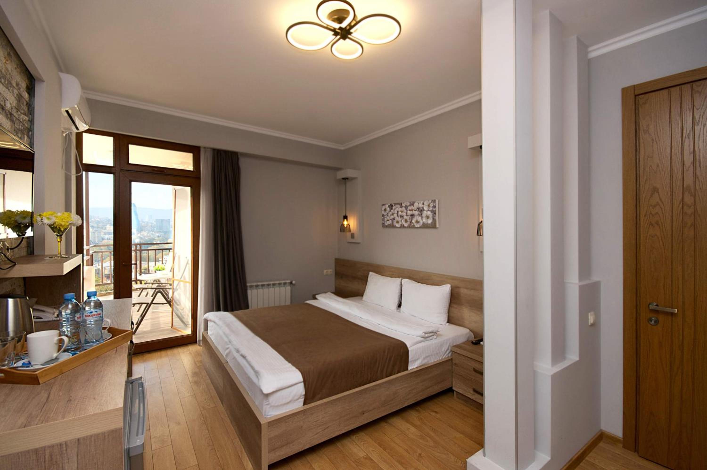 Deluxe Double or Twin Room with Balcony - Photo 3