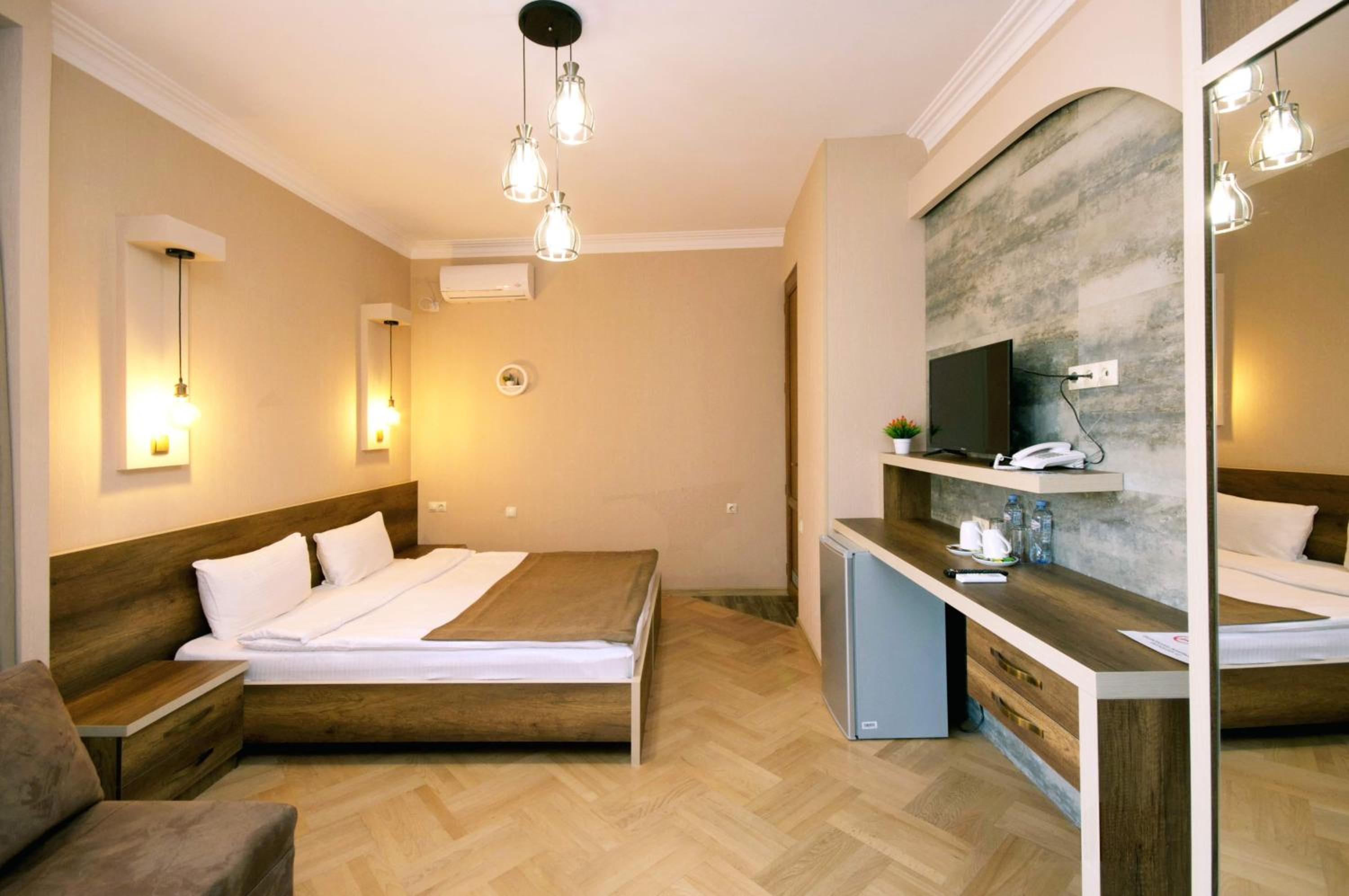 Deluxe Double or Twin Room with Balcony - Photo 5