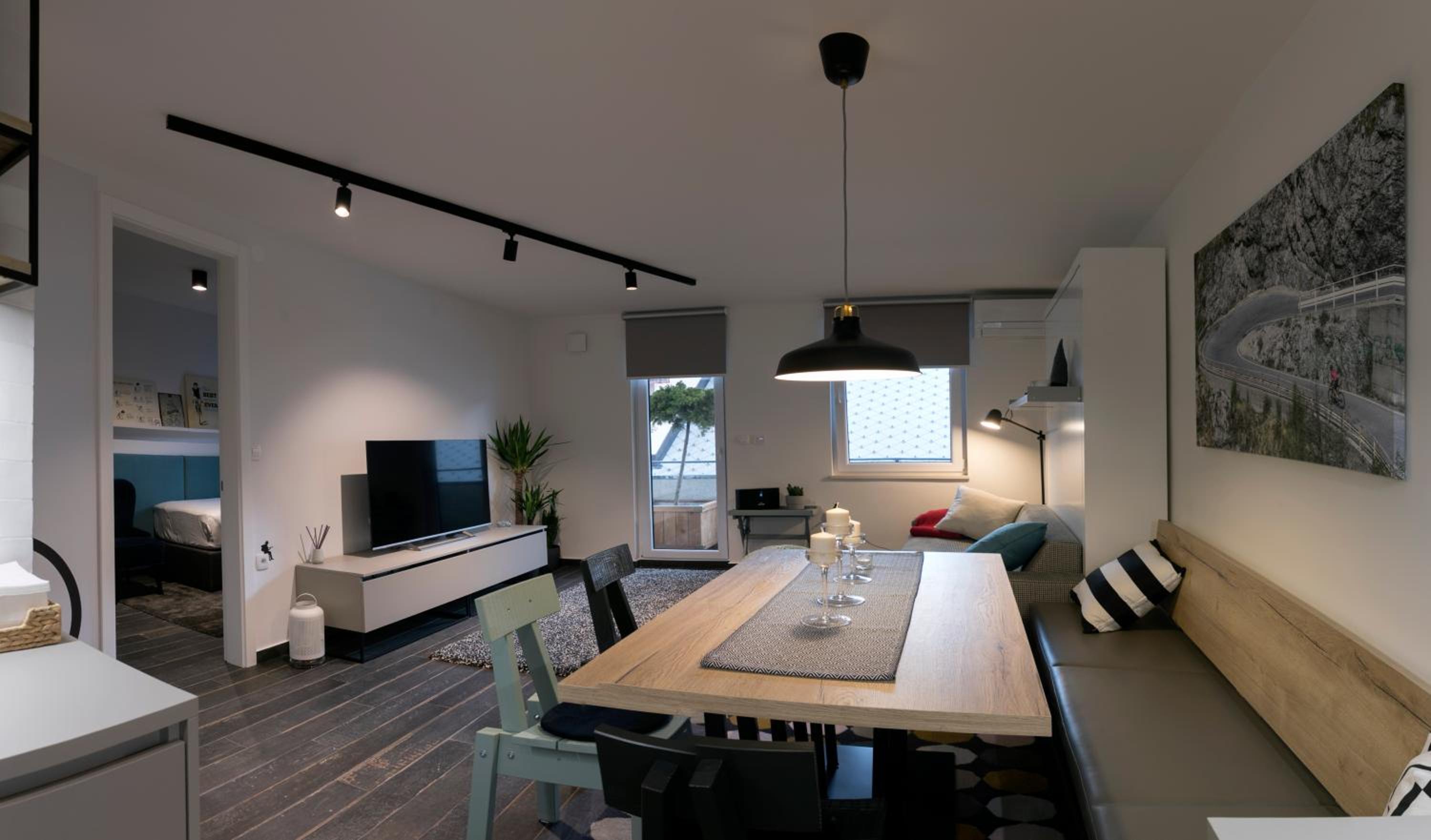One-Bedroom Apartment photo 1
