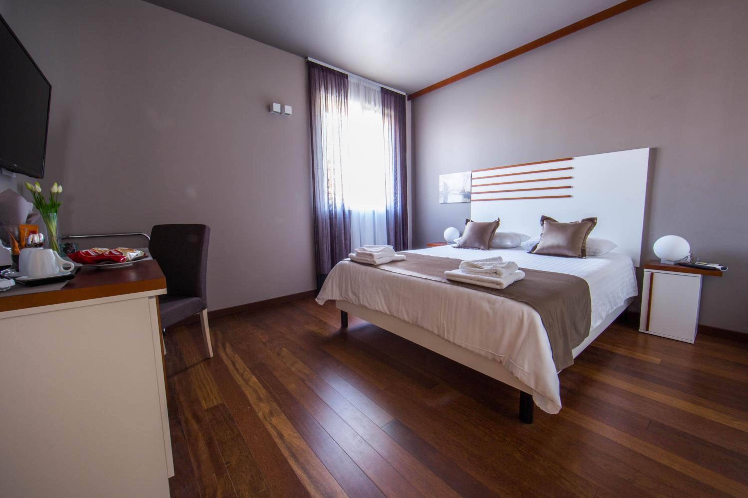 Deluxe King Room