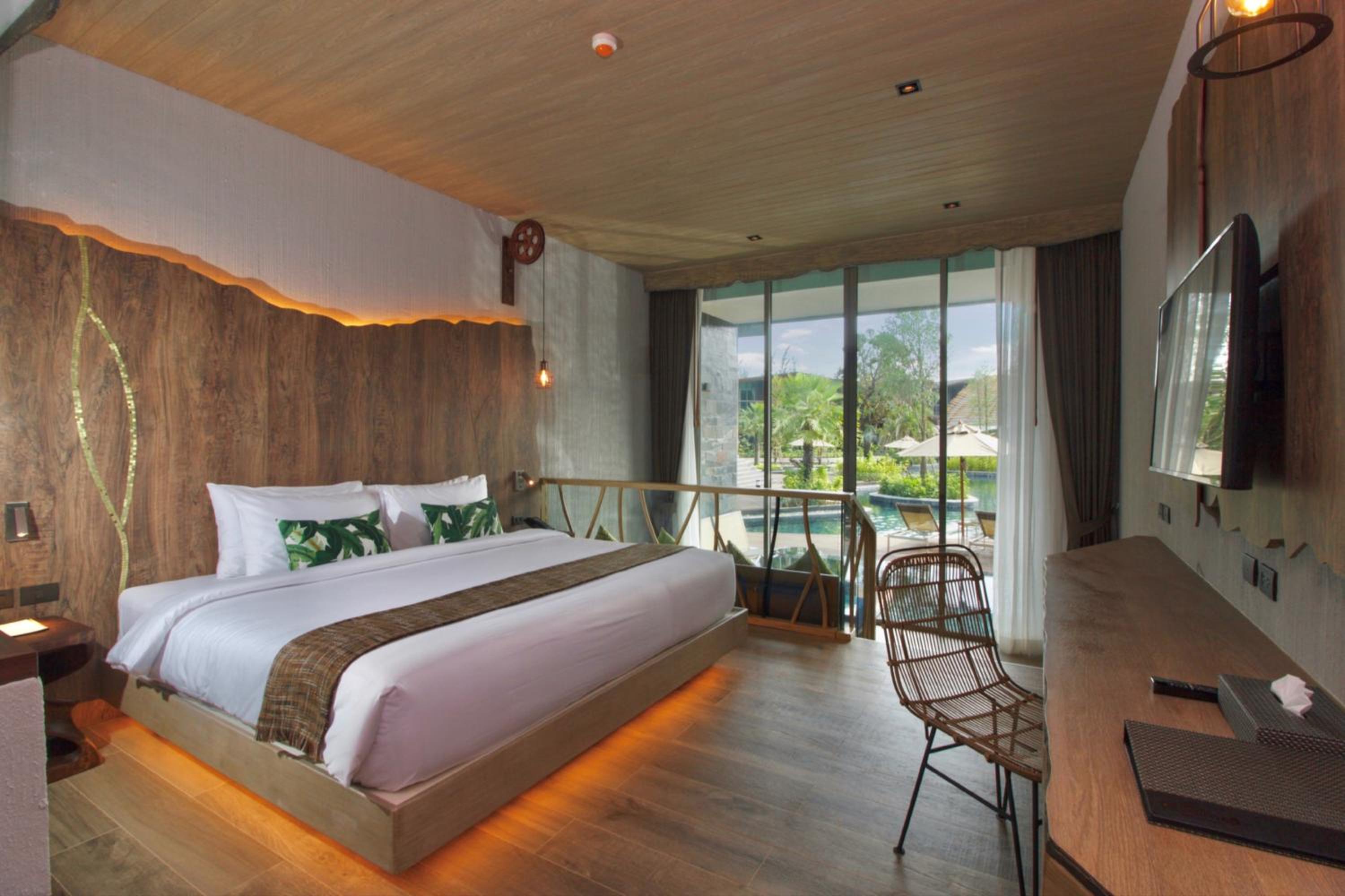 Deluxe Double or Twin Room with Pool Access photo 3