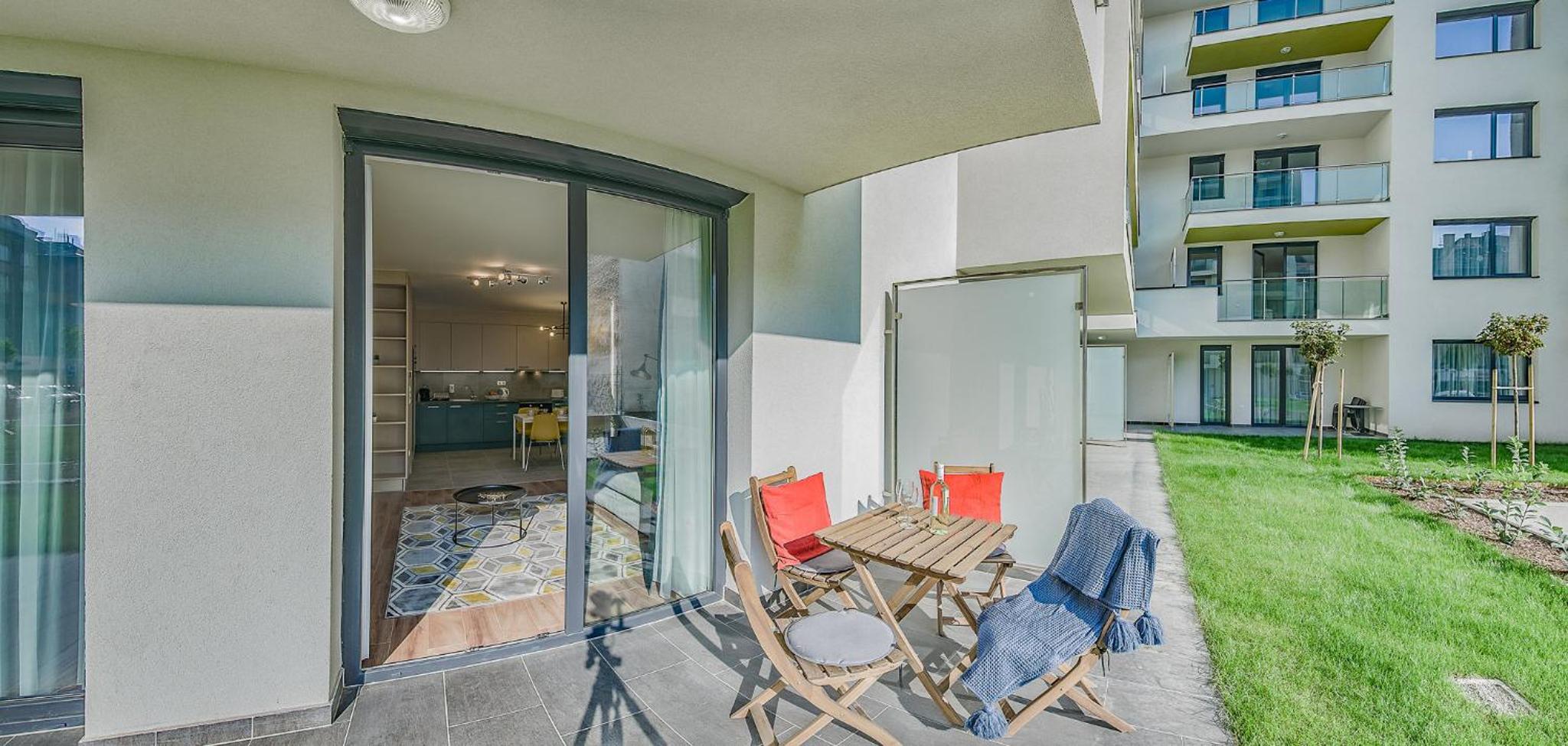 Apartment with Terrace - Photo 6