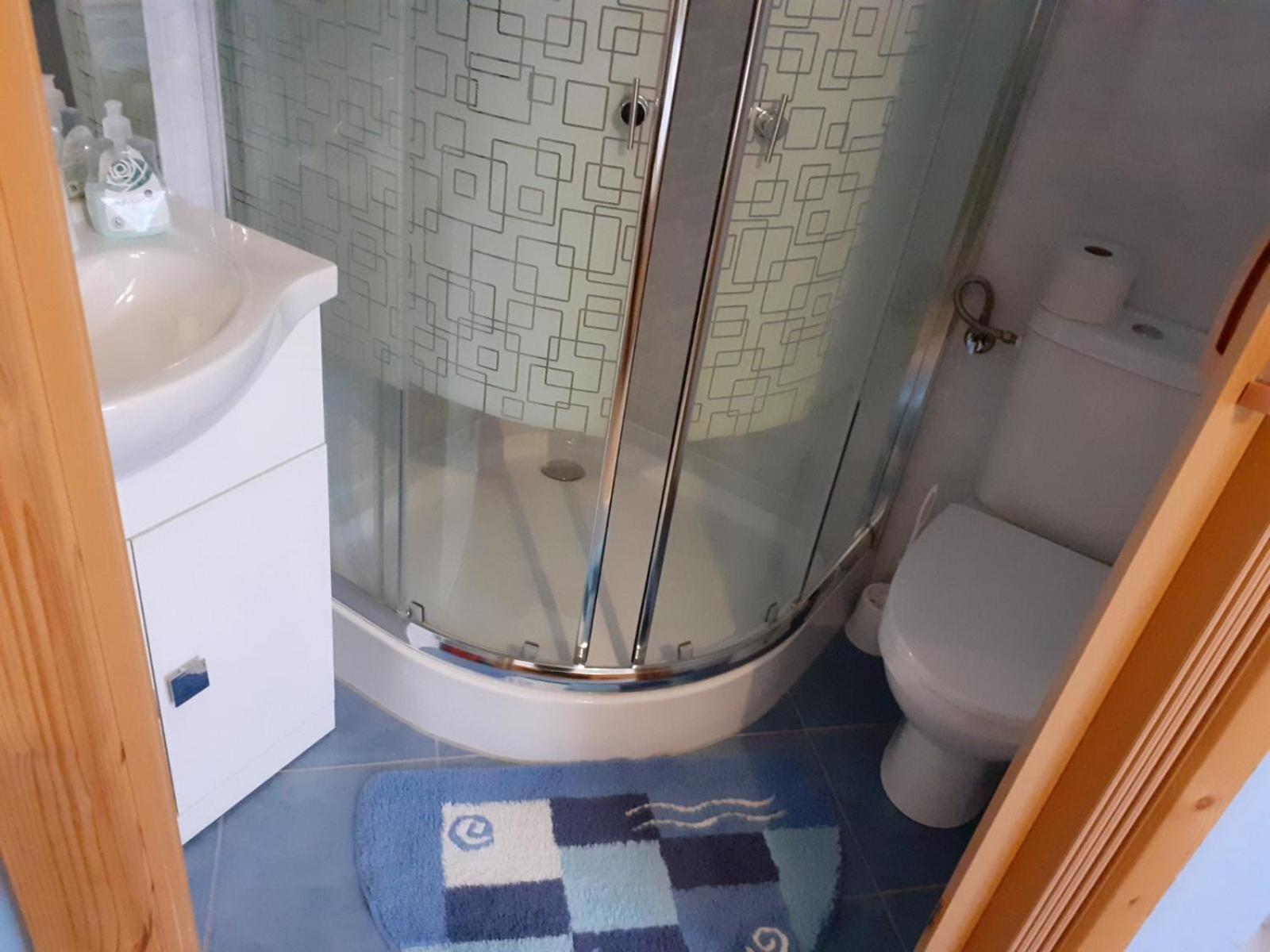 Standard Double Room - Photo 21
