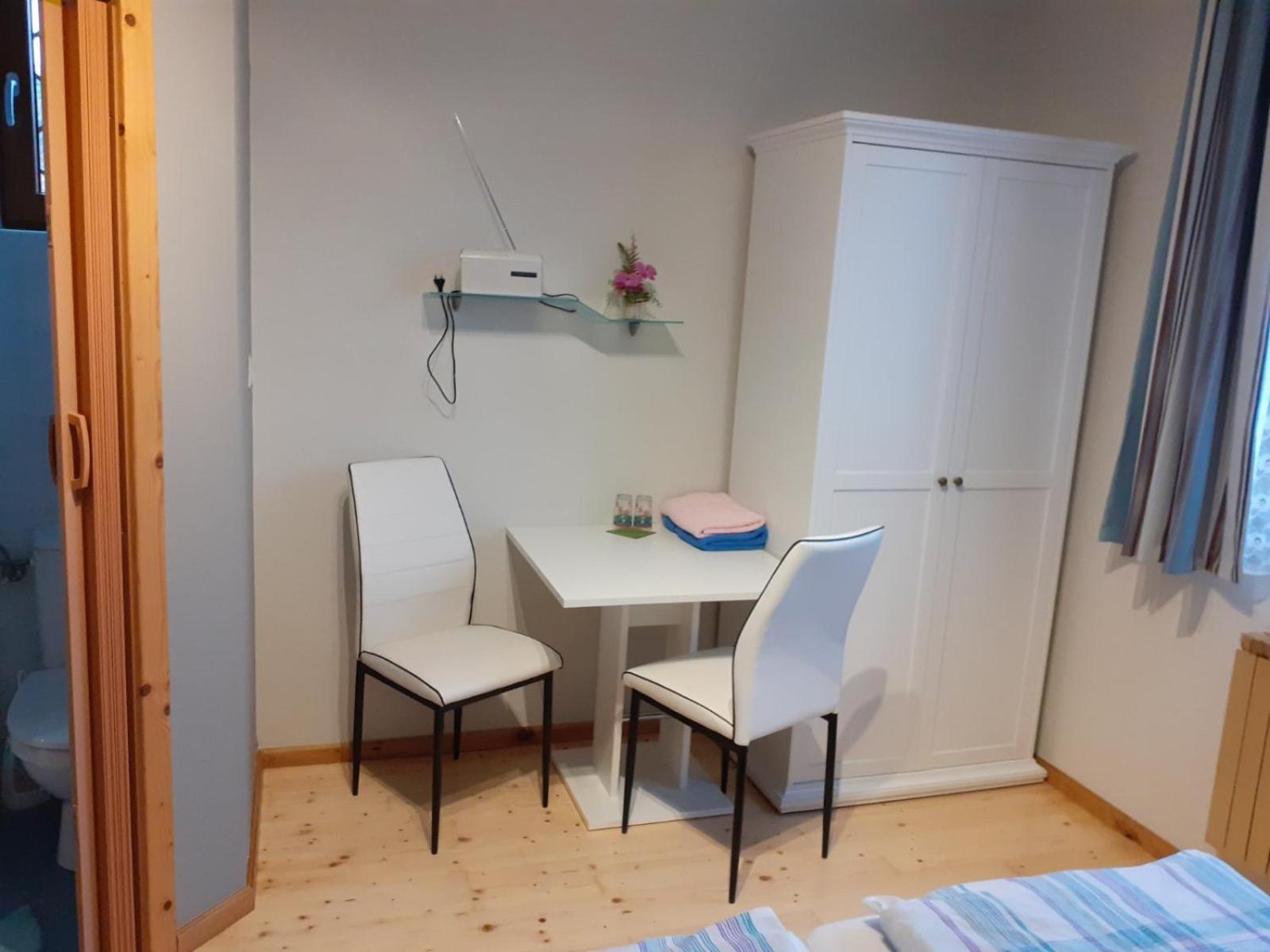 Standard Double Room - Photo 9