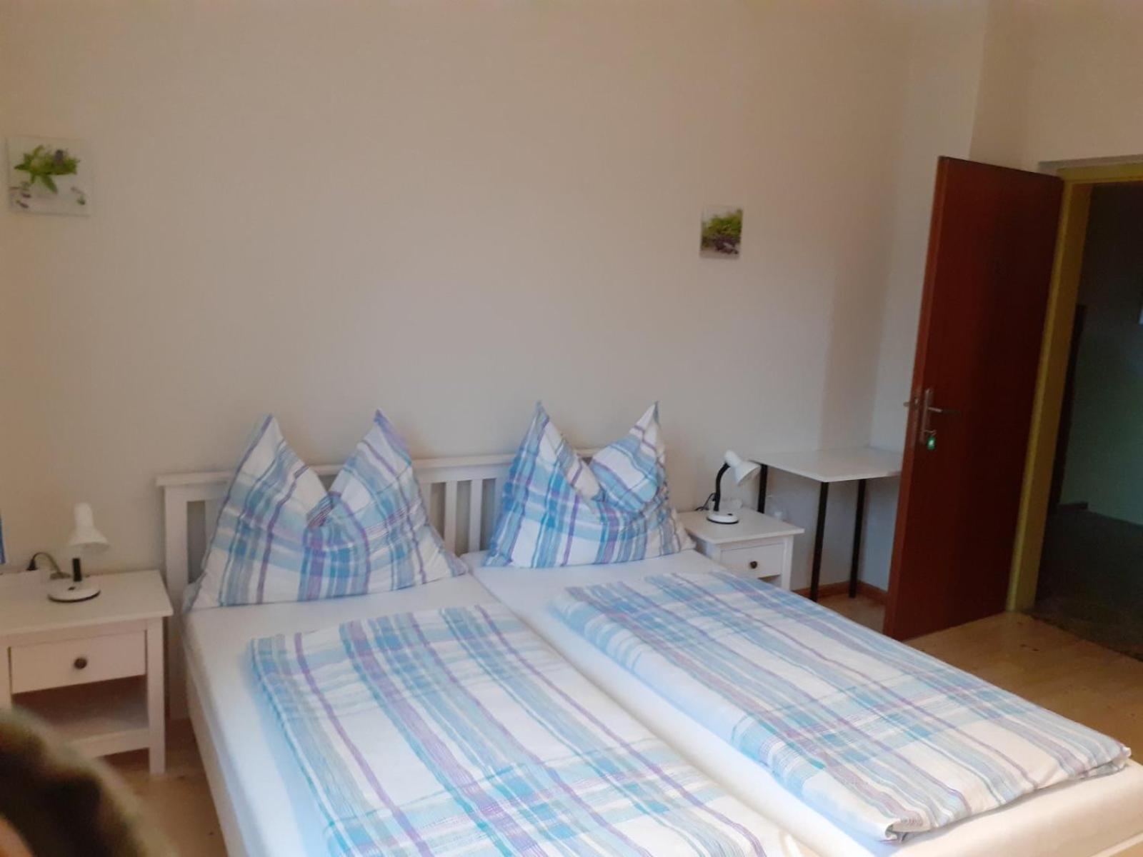 Standard Double Room - Photo 11