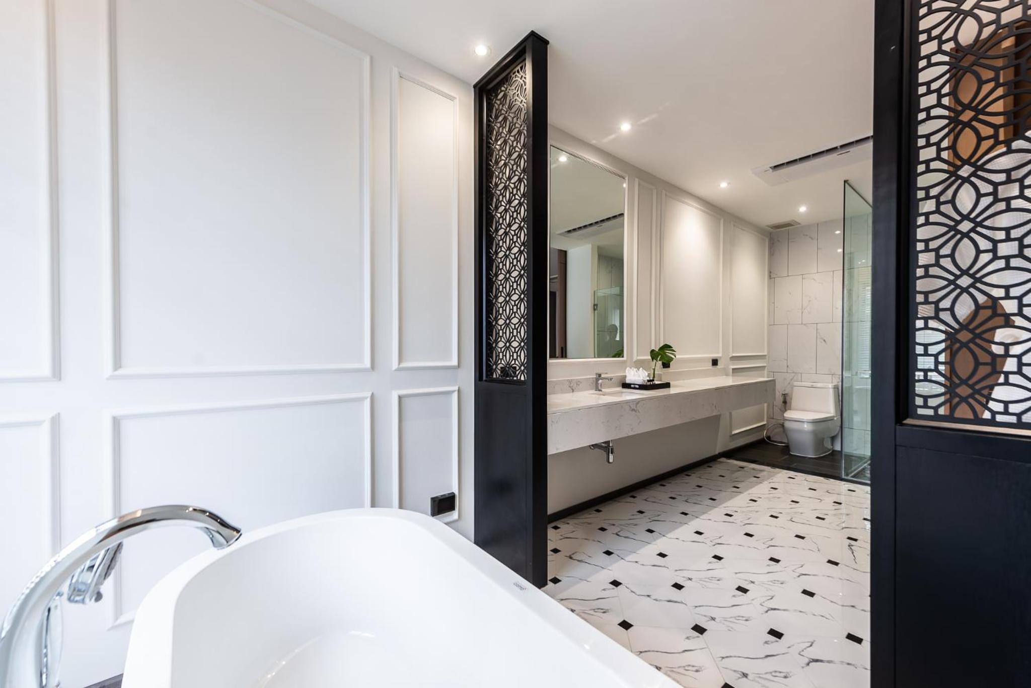 Honeymoon Suite - Photo 16