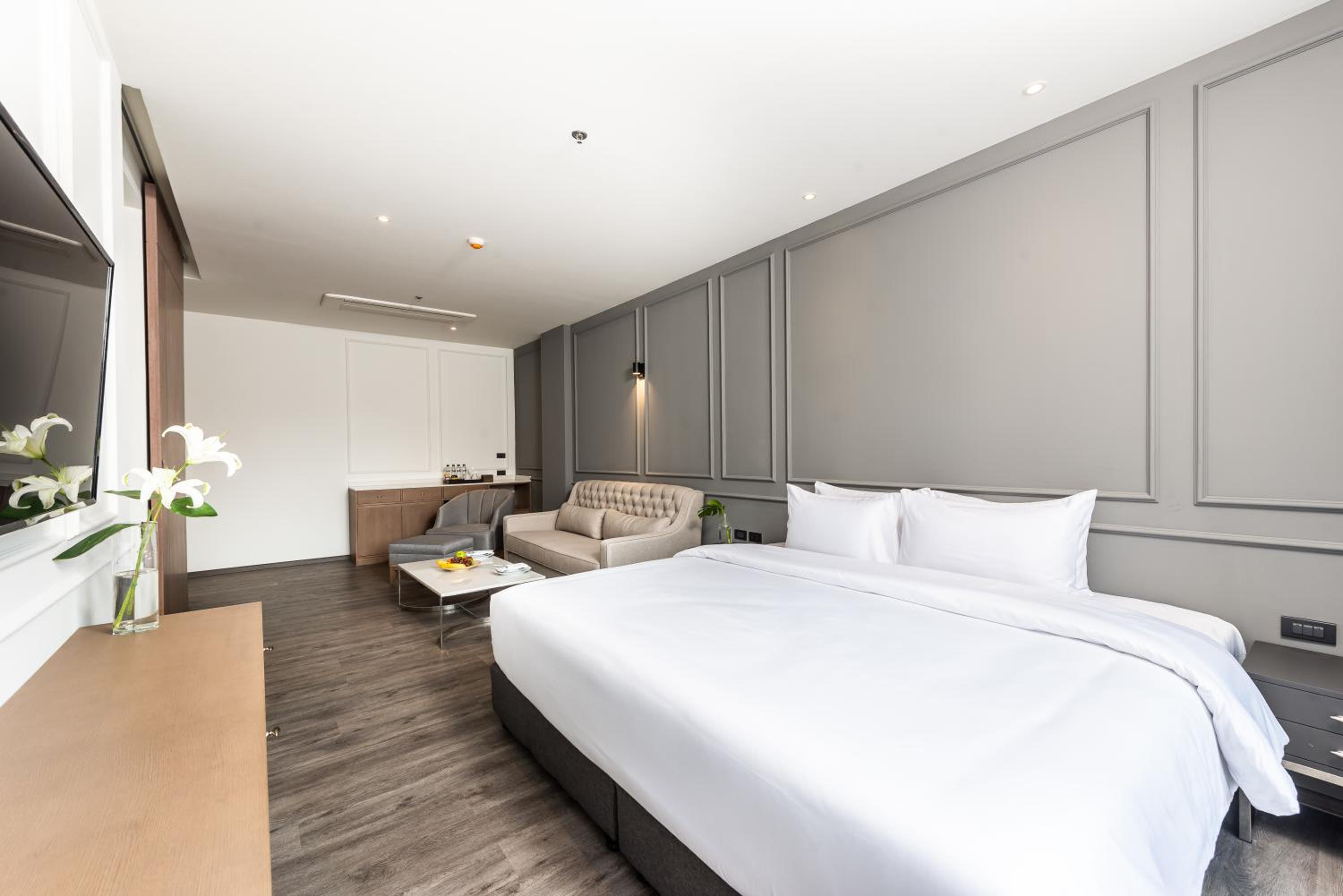 Honeymoon Suite