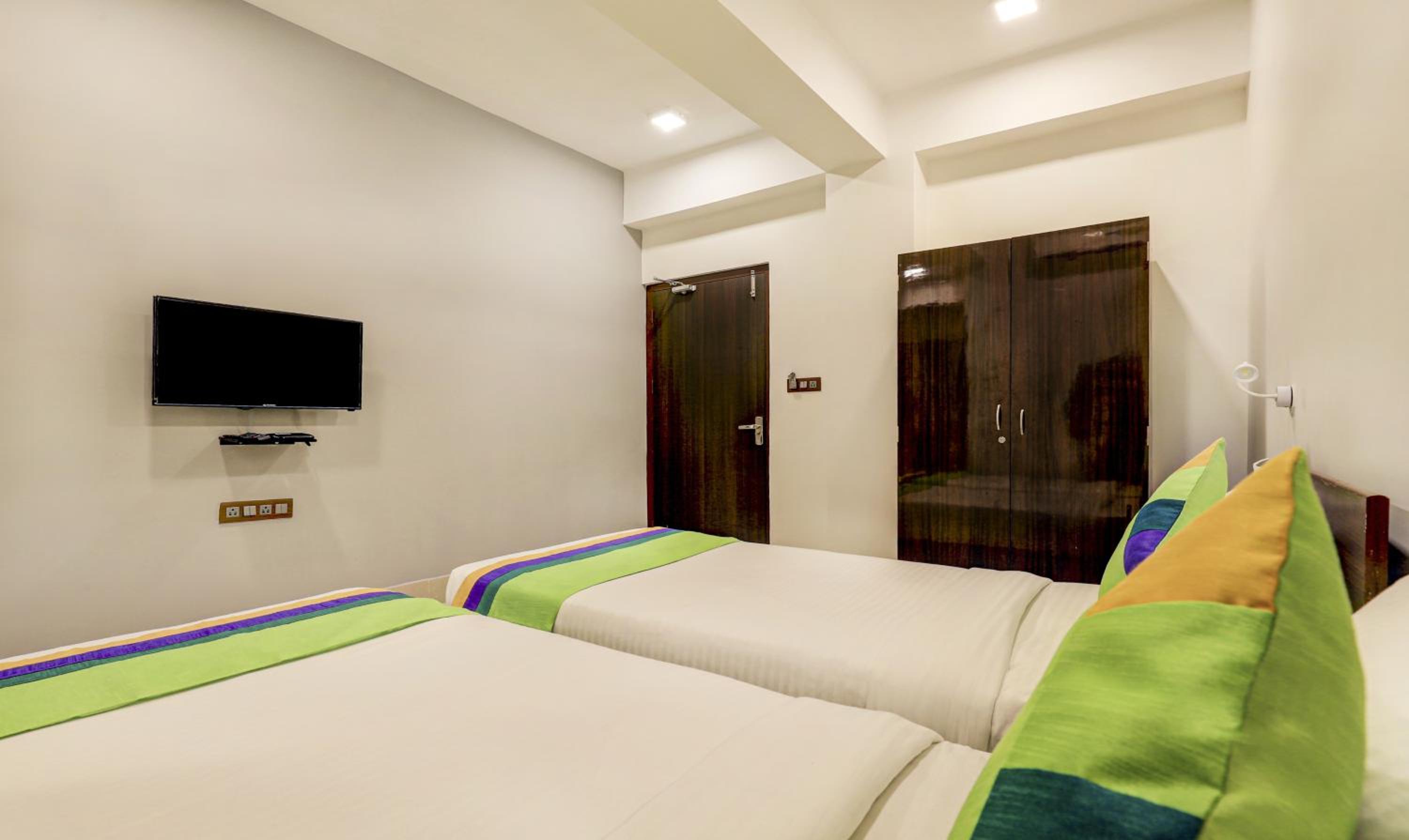 Deluxe Double or Twin Room - Photo 5