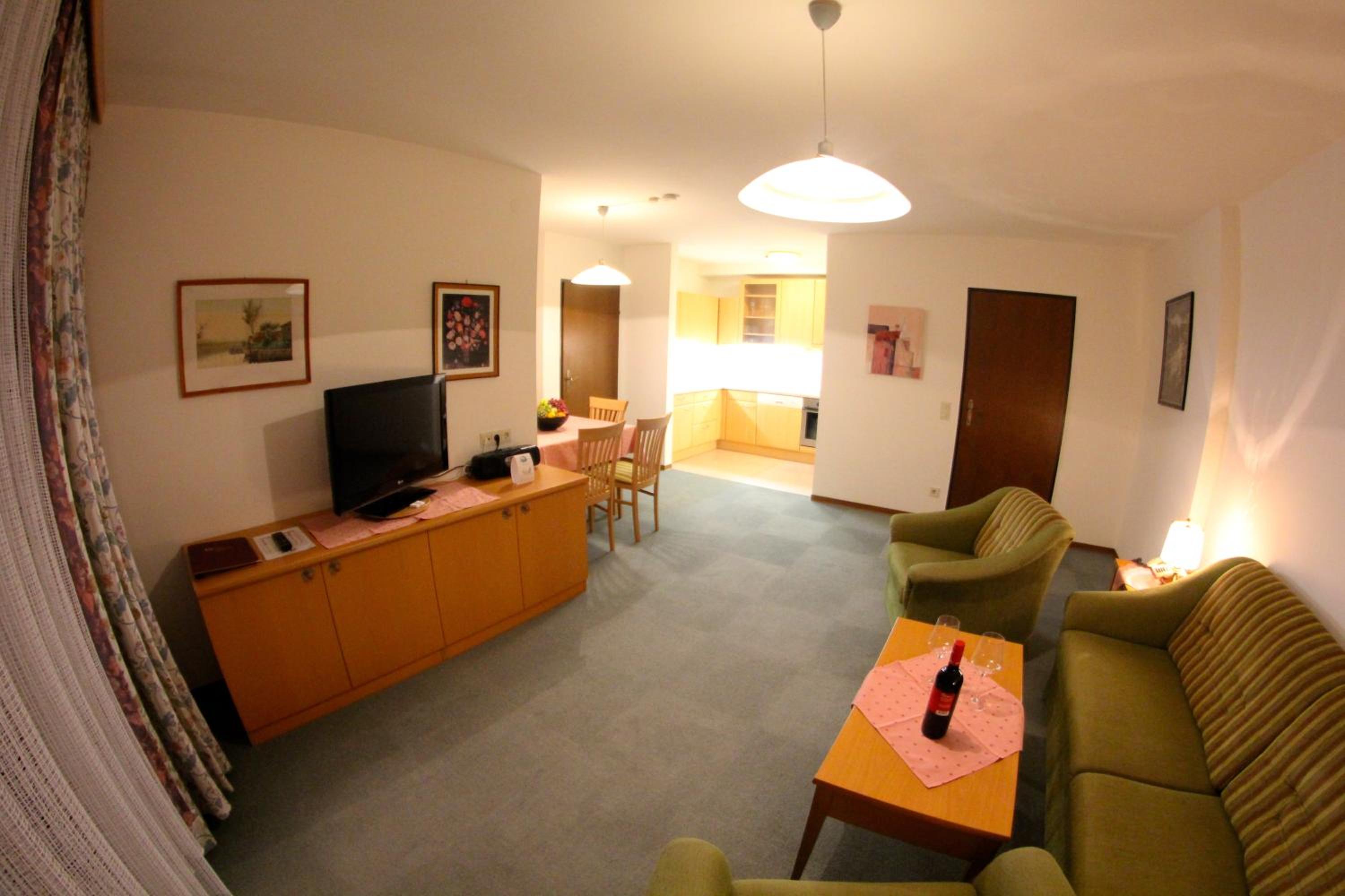 Comfort Two-Bedroom Apartment with Balcony photo 3
