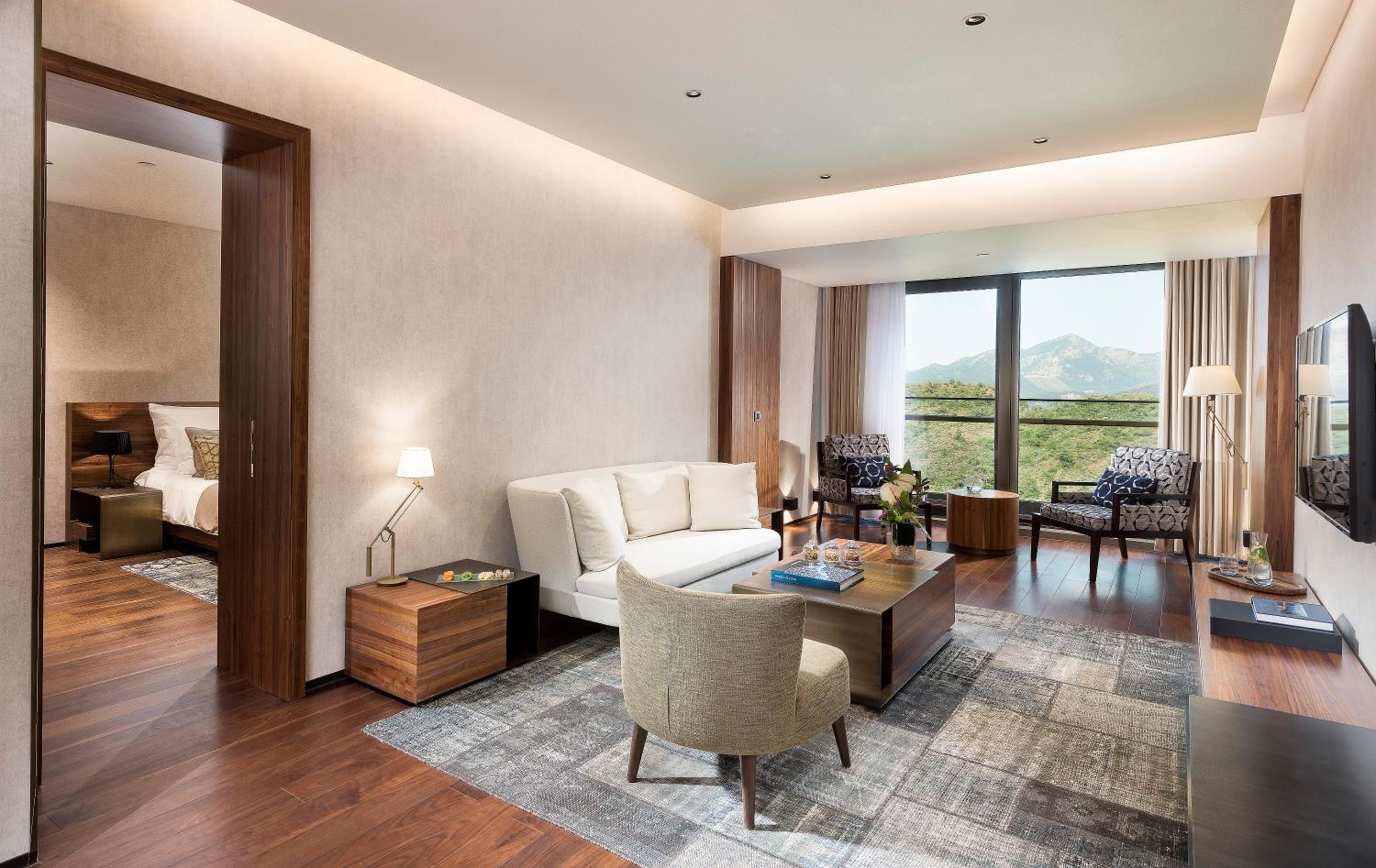 Suite - Photo 2