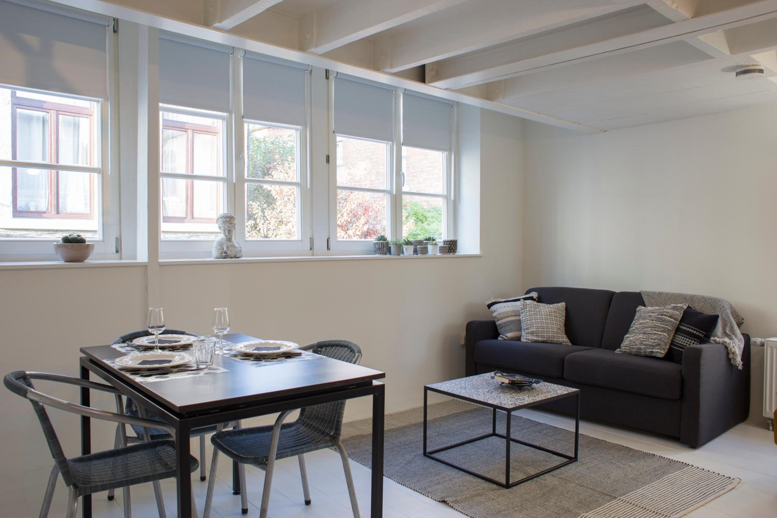 One-Bedroom Apartment - Photo 2