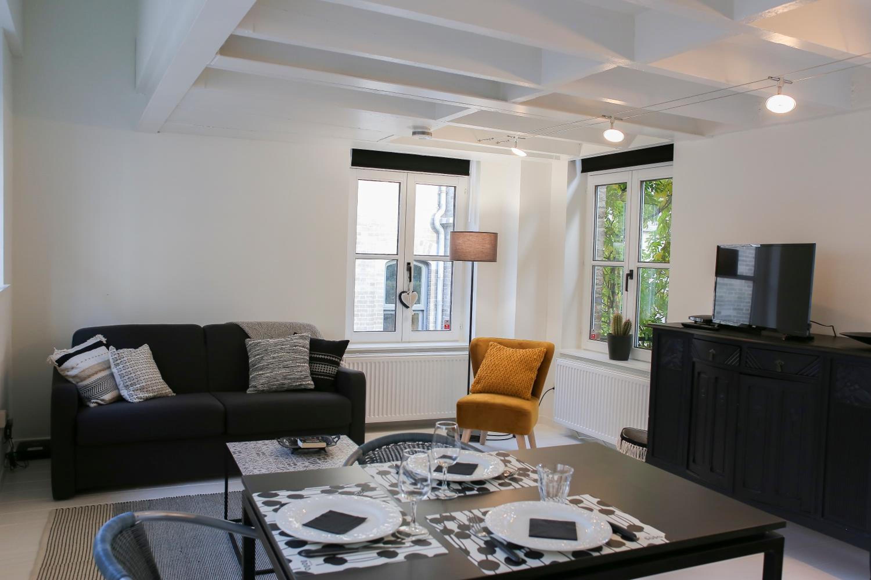 One-Bedroom Apartment - Photo 4