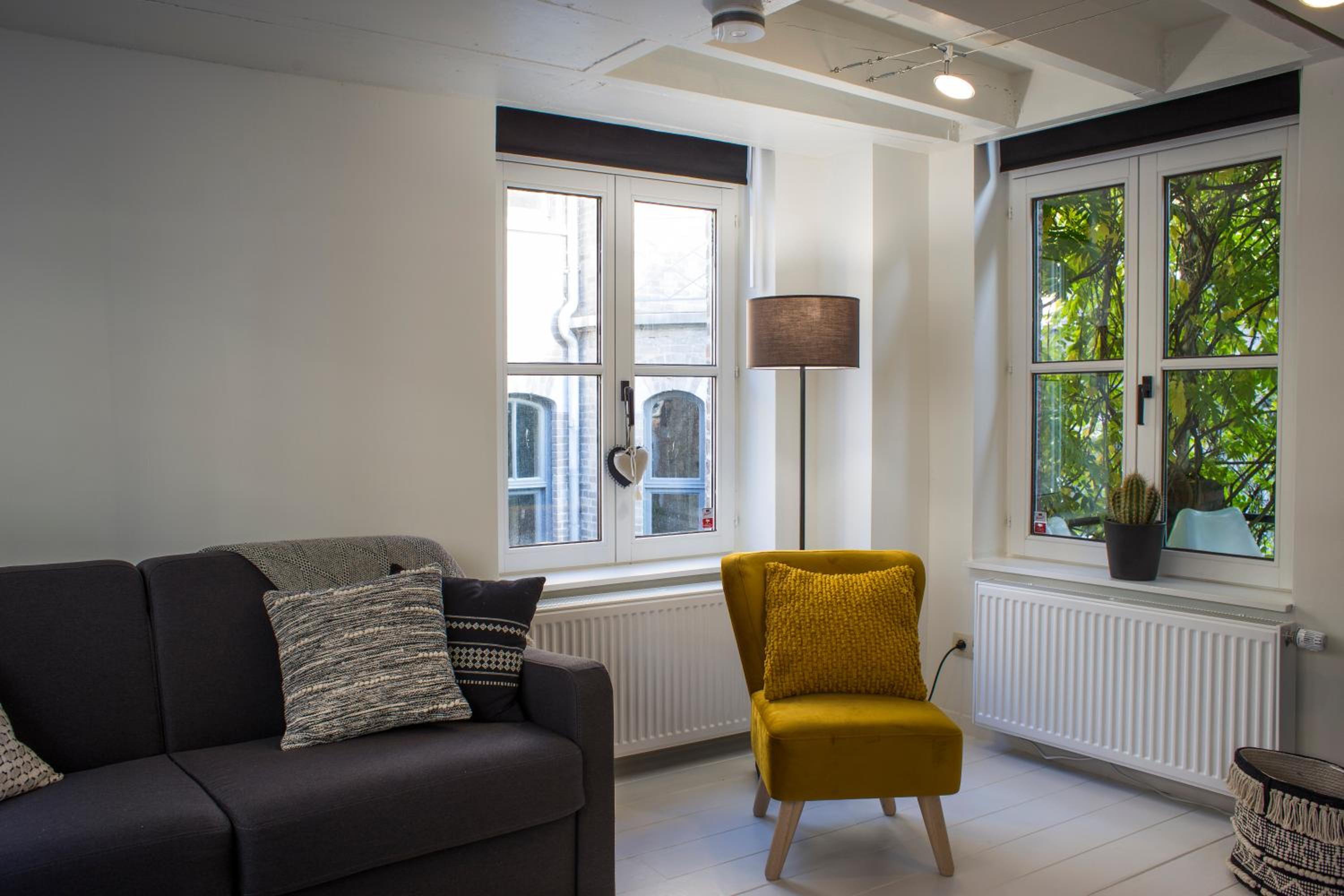 One-Bedroom Apartment - Photo 1