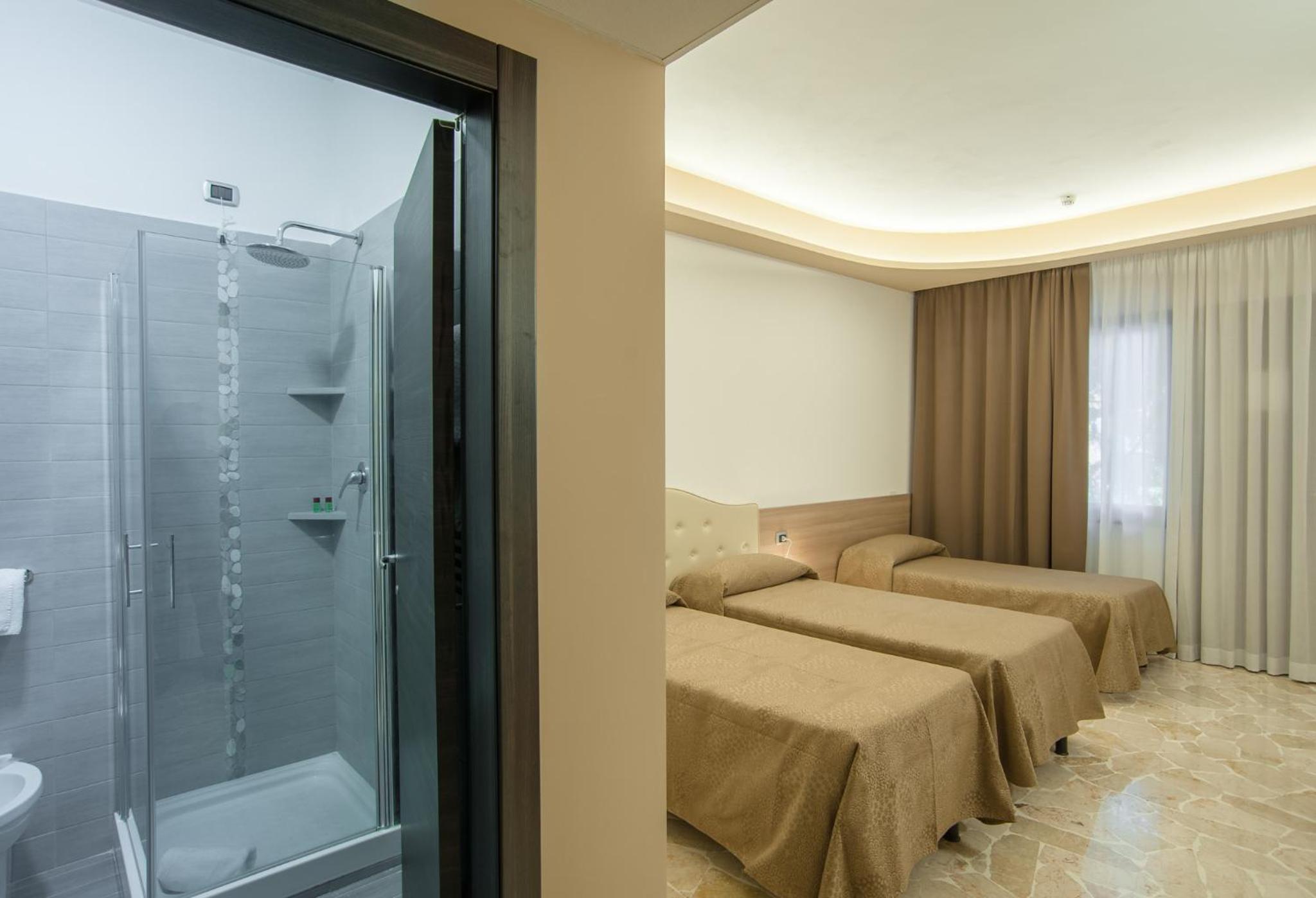 Standard Triple Room photo 2