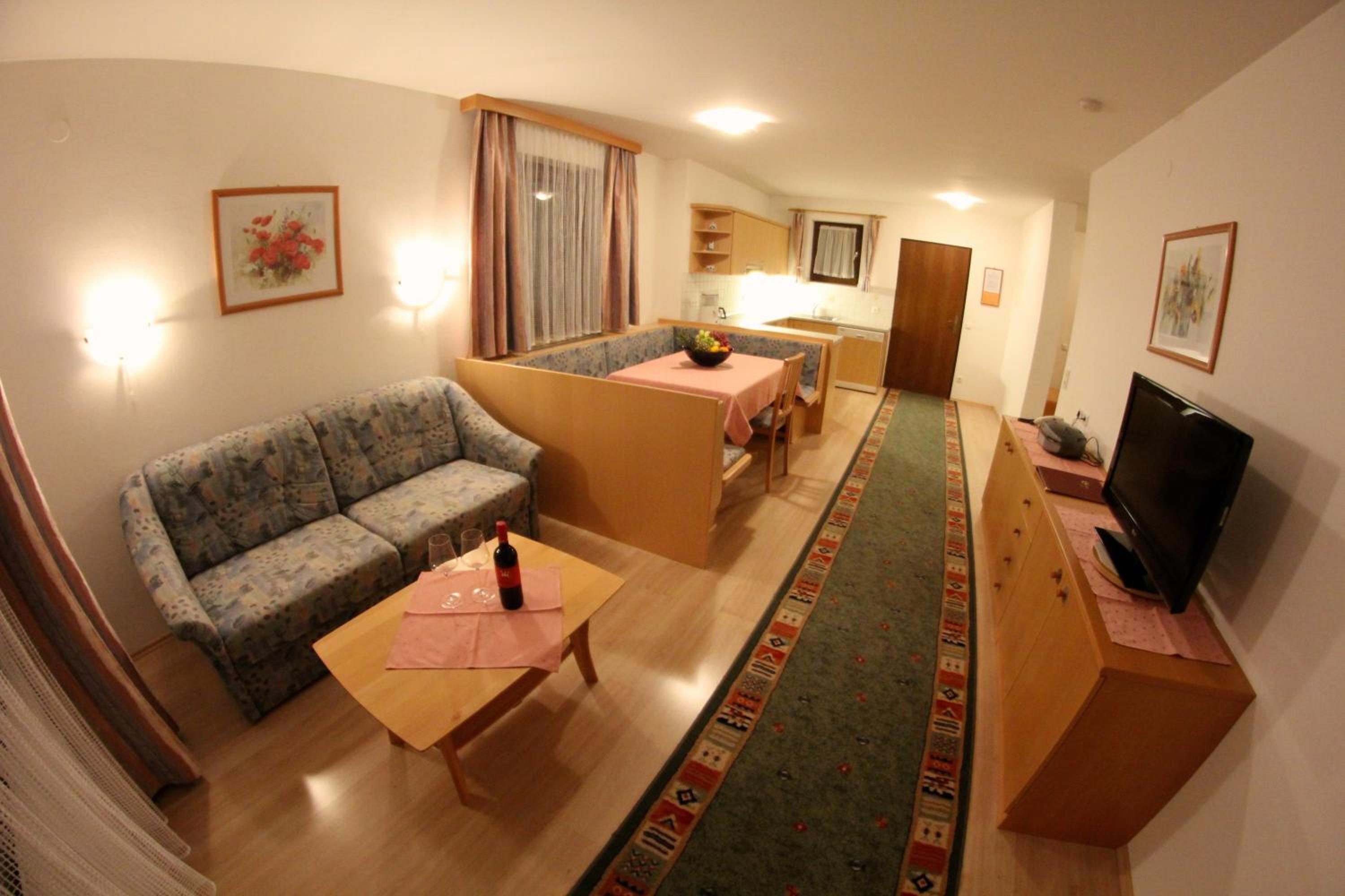 One-Bedroom Apartment with Balcony photo 2