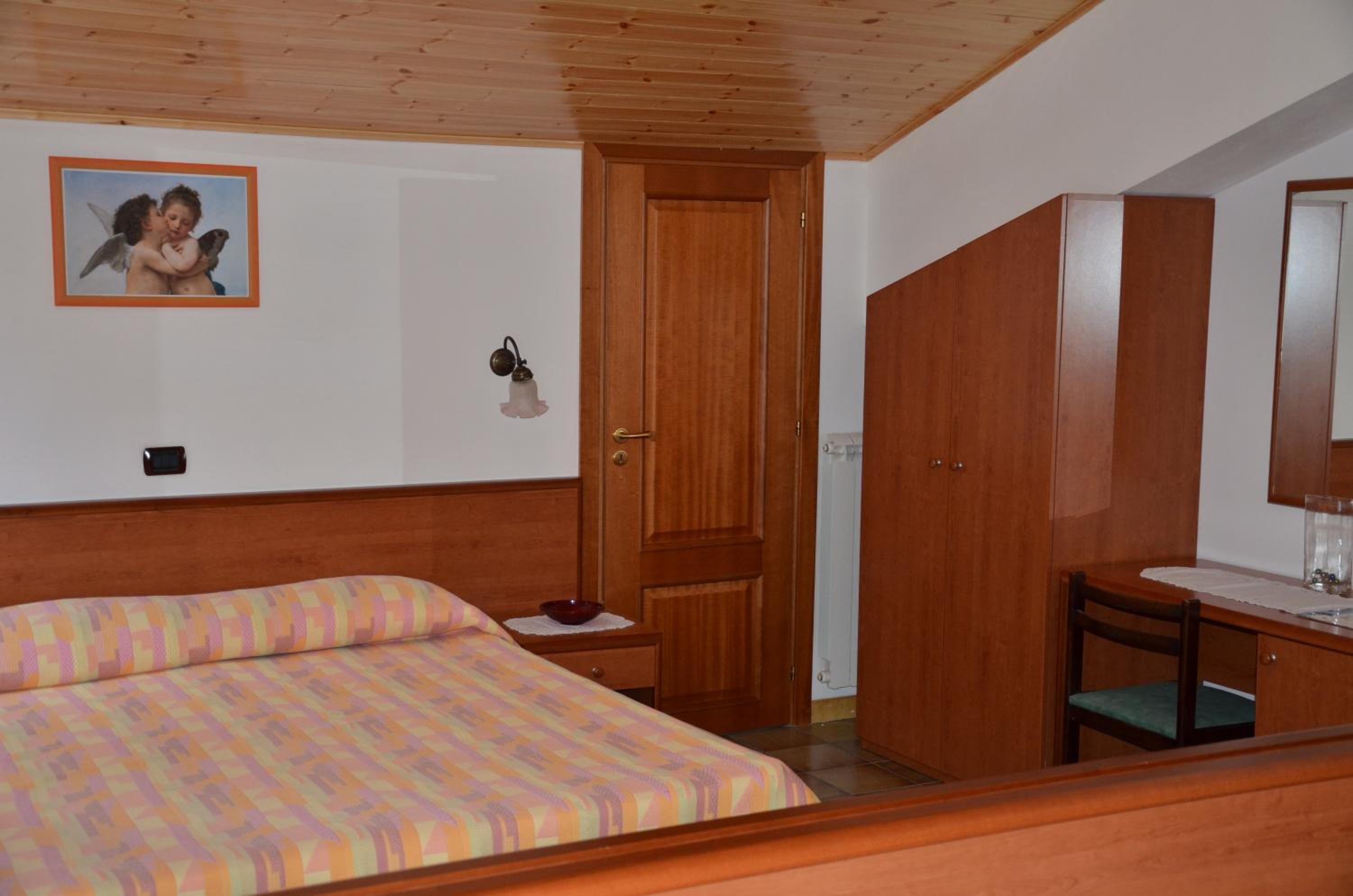 Quadruple Room with Balcony - Photo 1
