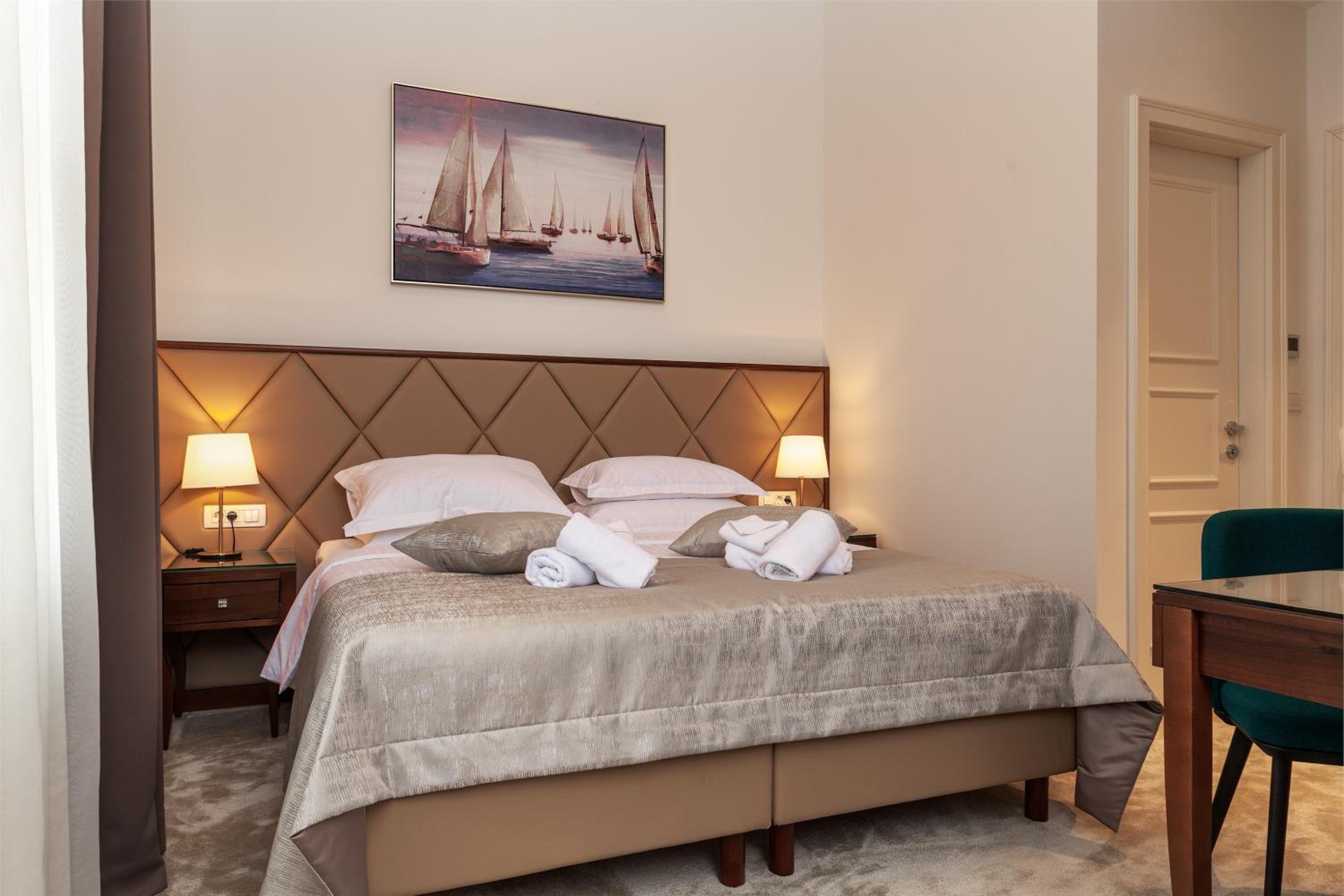 Deluxe King Room