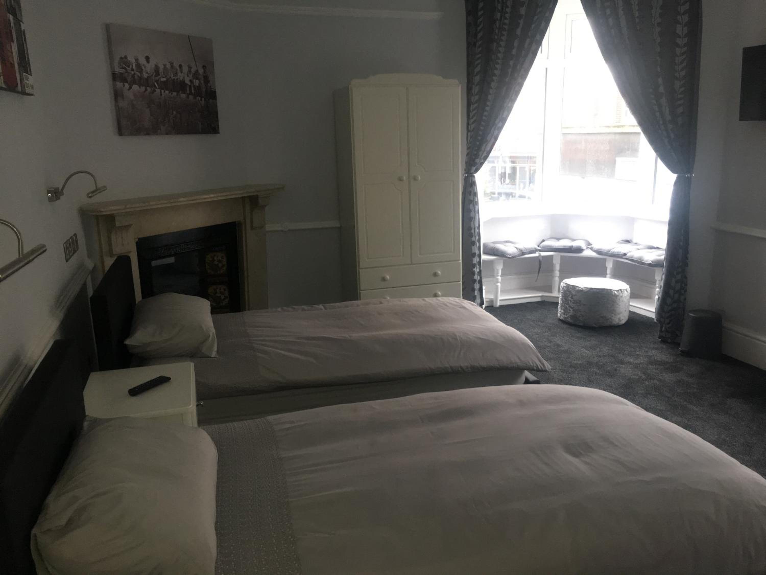 Large Twin Room photo 1
