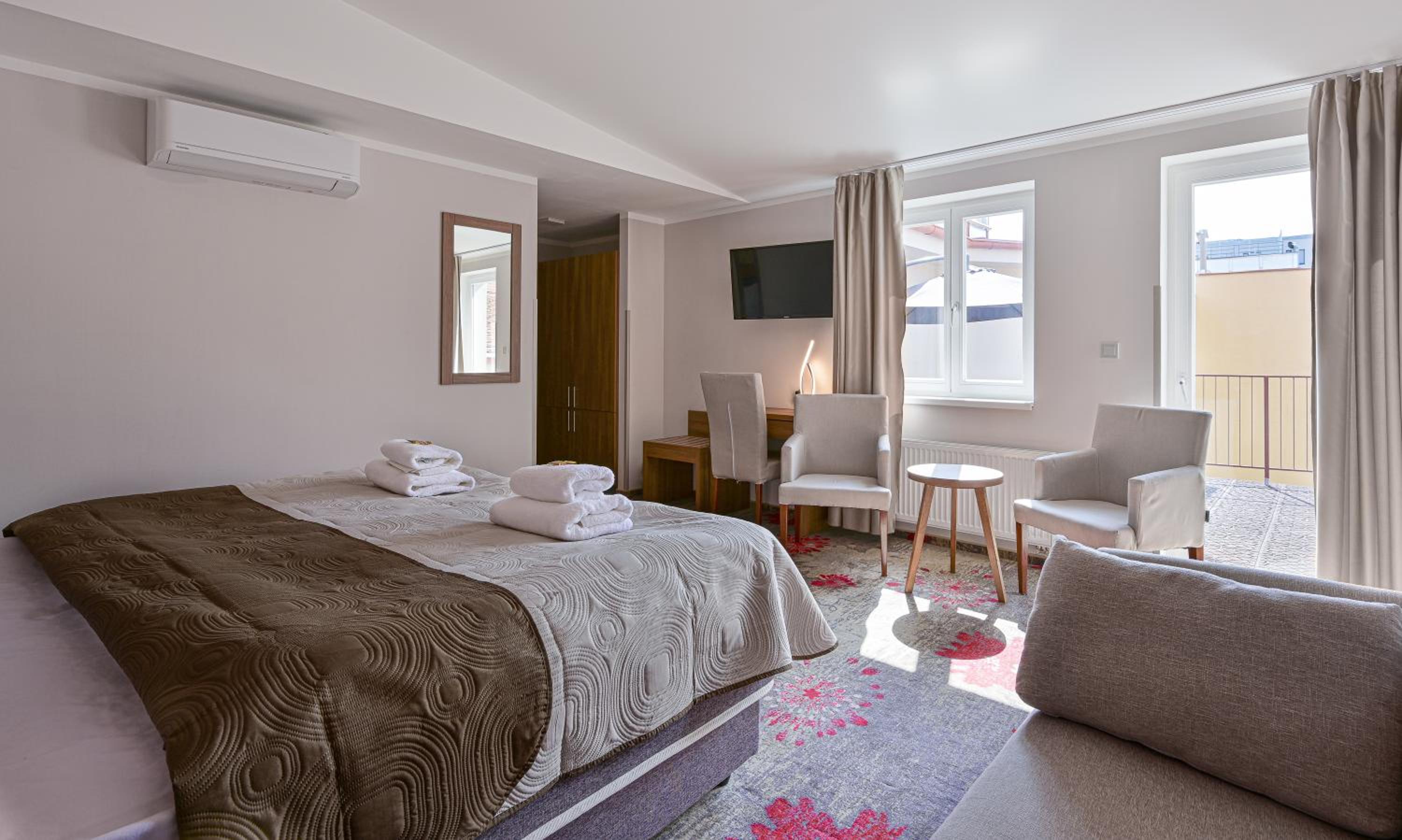 מלון פראג סטאר — Family room with terrace