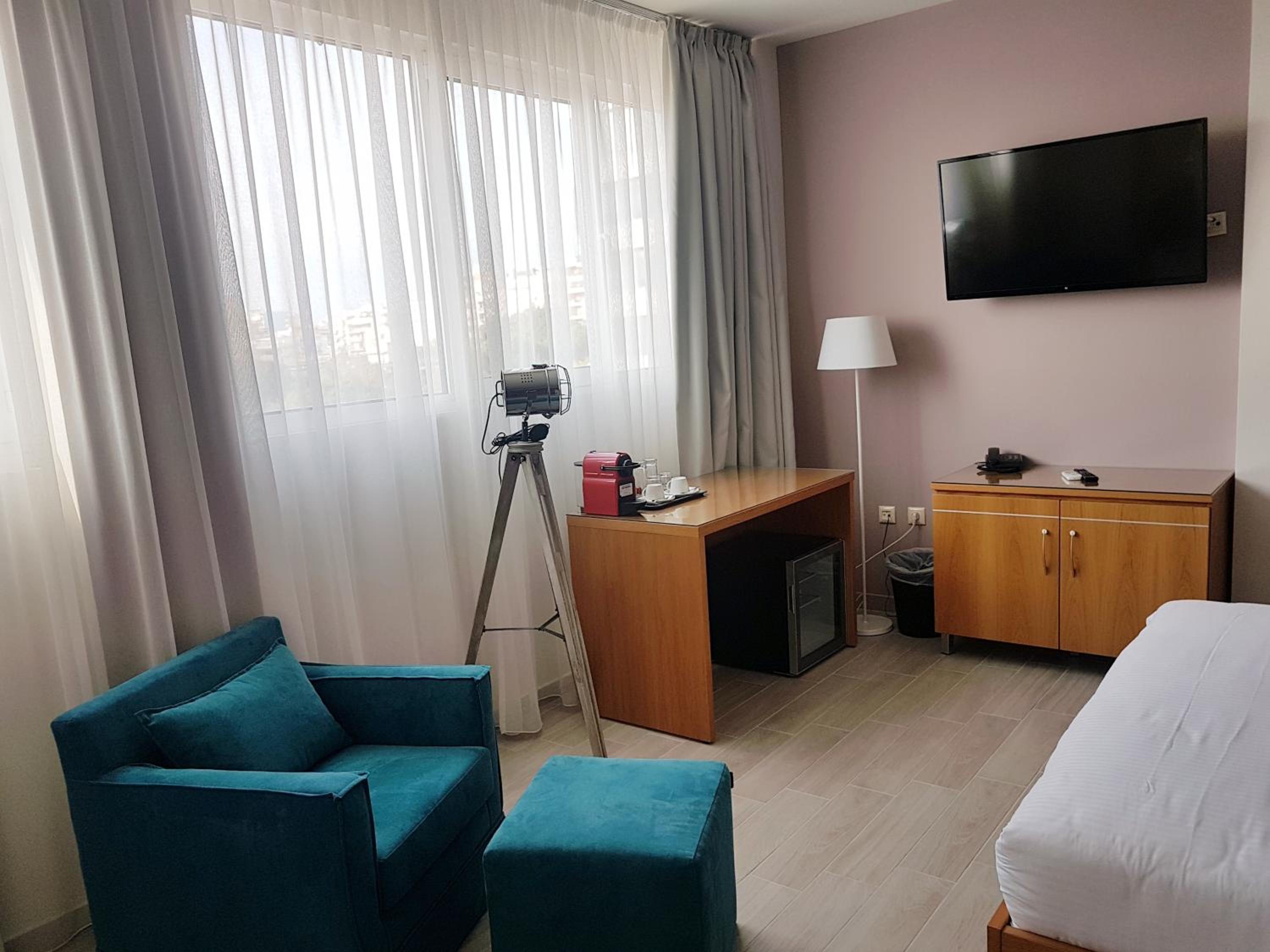 Deluxe Double Room with Shower - Photo 2
