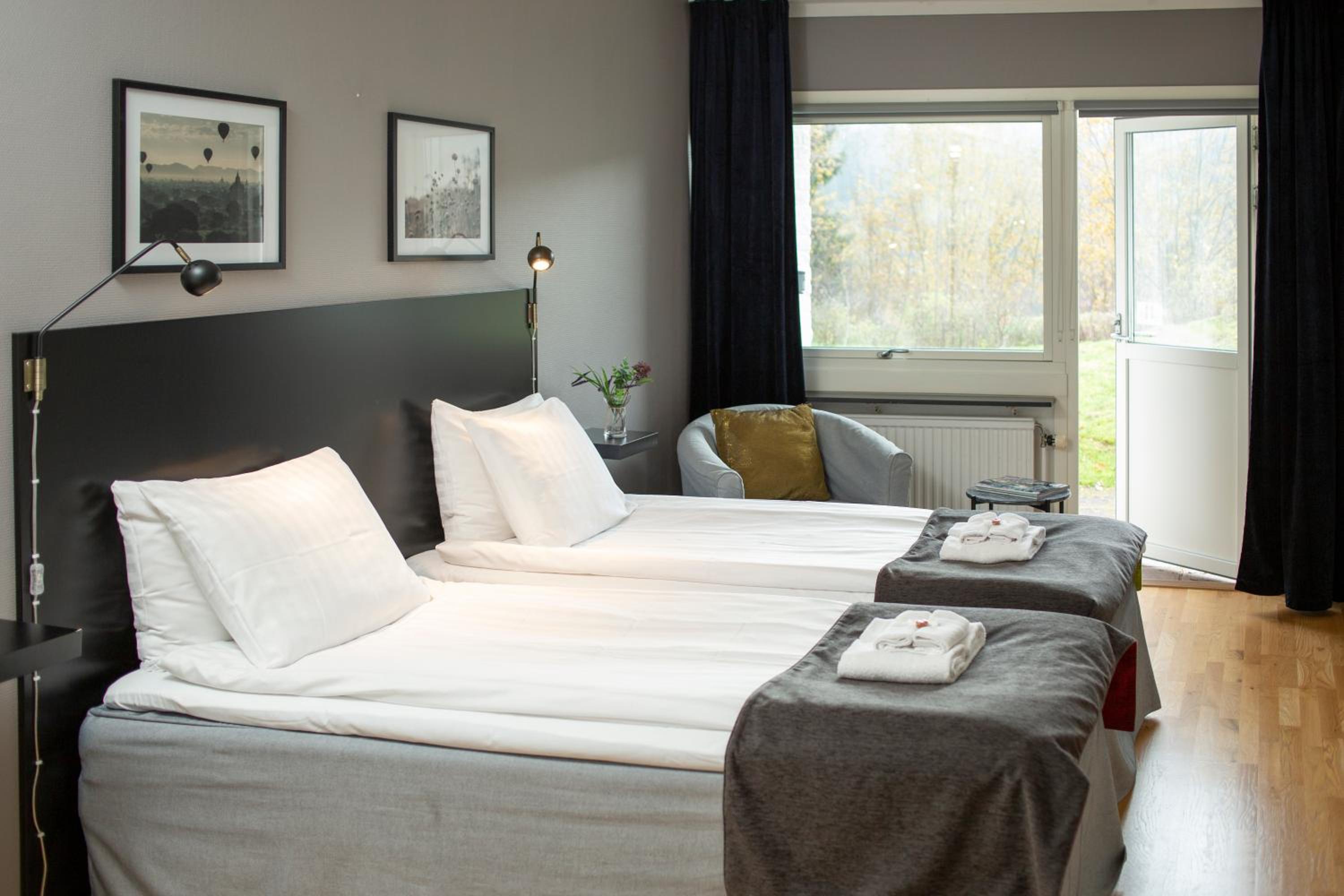 Standard Twin Room - Photo 2