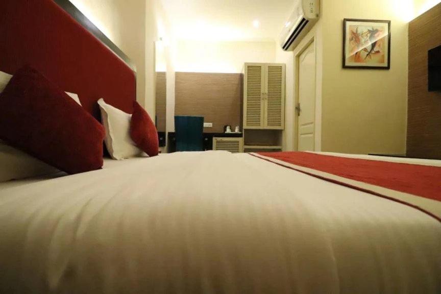 Executive Suite - Photo 23