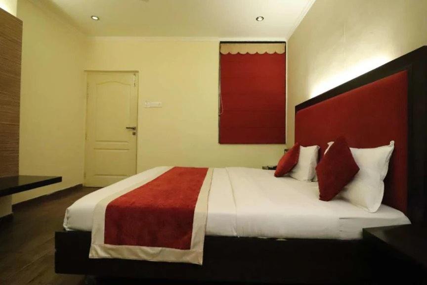 Executive Suite - Photo 24