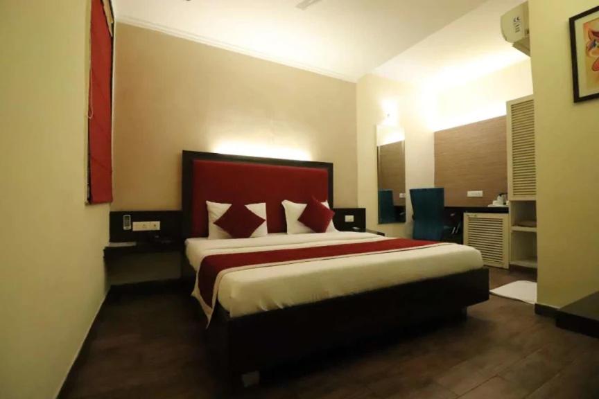 Executive Suite - Photo 1
