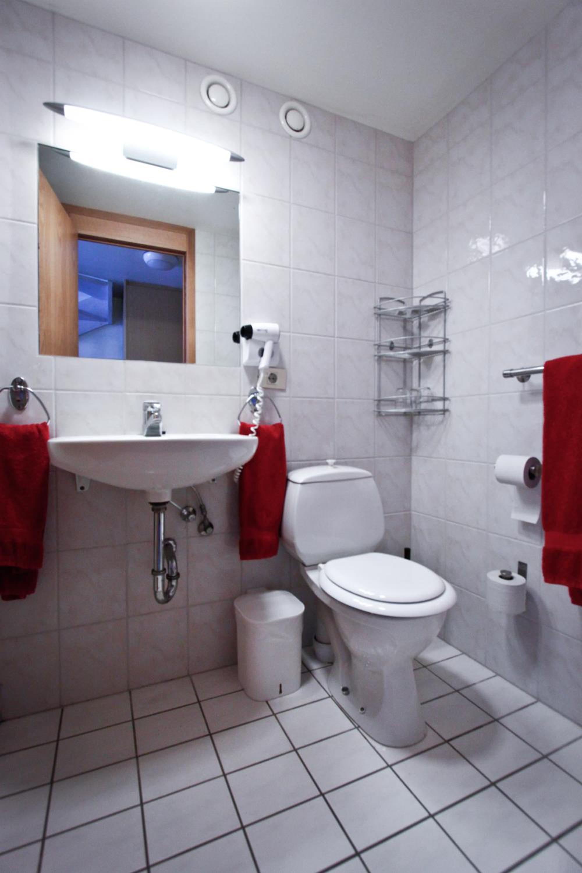 Quadruple Room with Private Bathroom photo 3