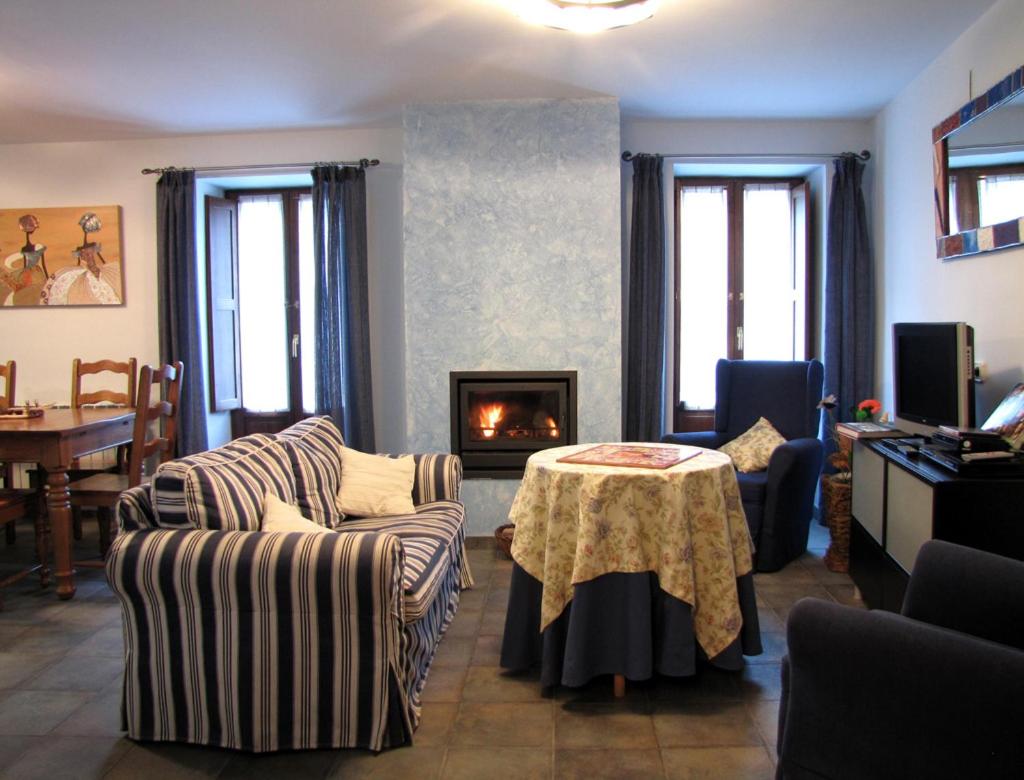 Five-Bedroom House photo 2