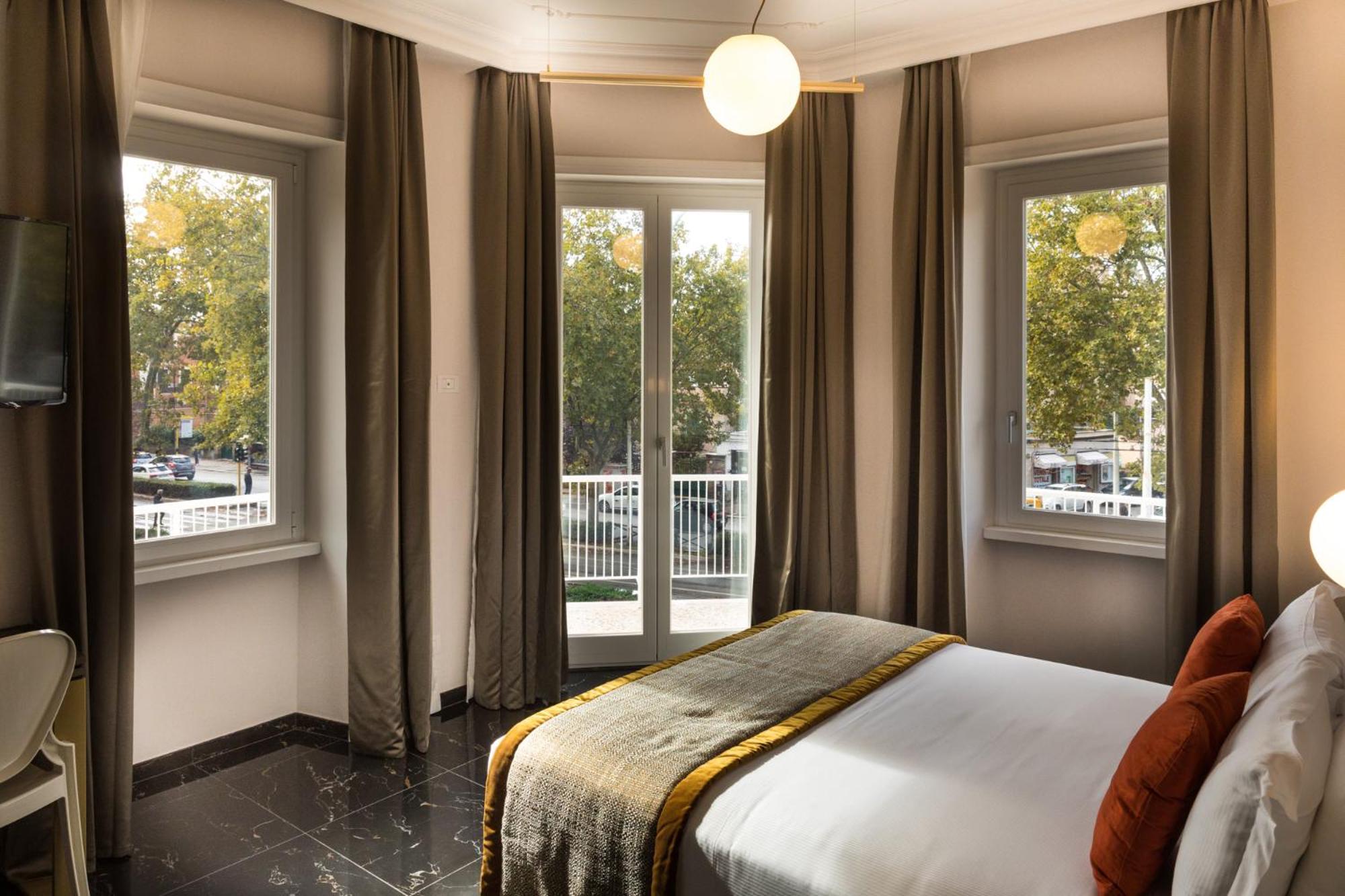 Superior Double or Twin Room thumbnail 5