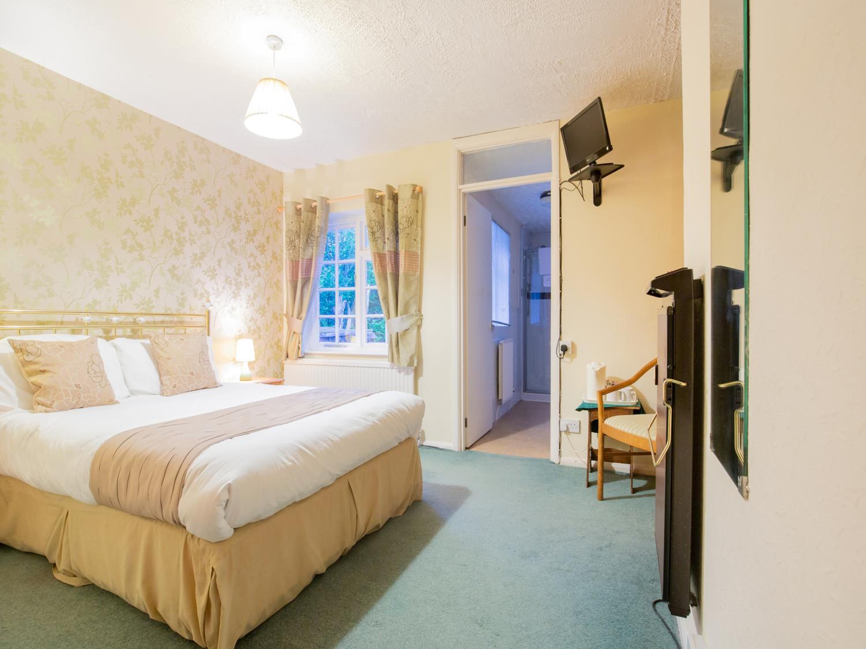 Standard Double Room - Photo 8