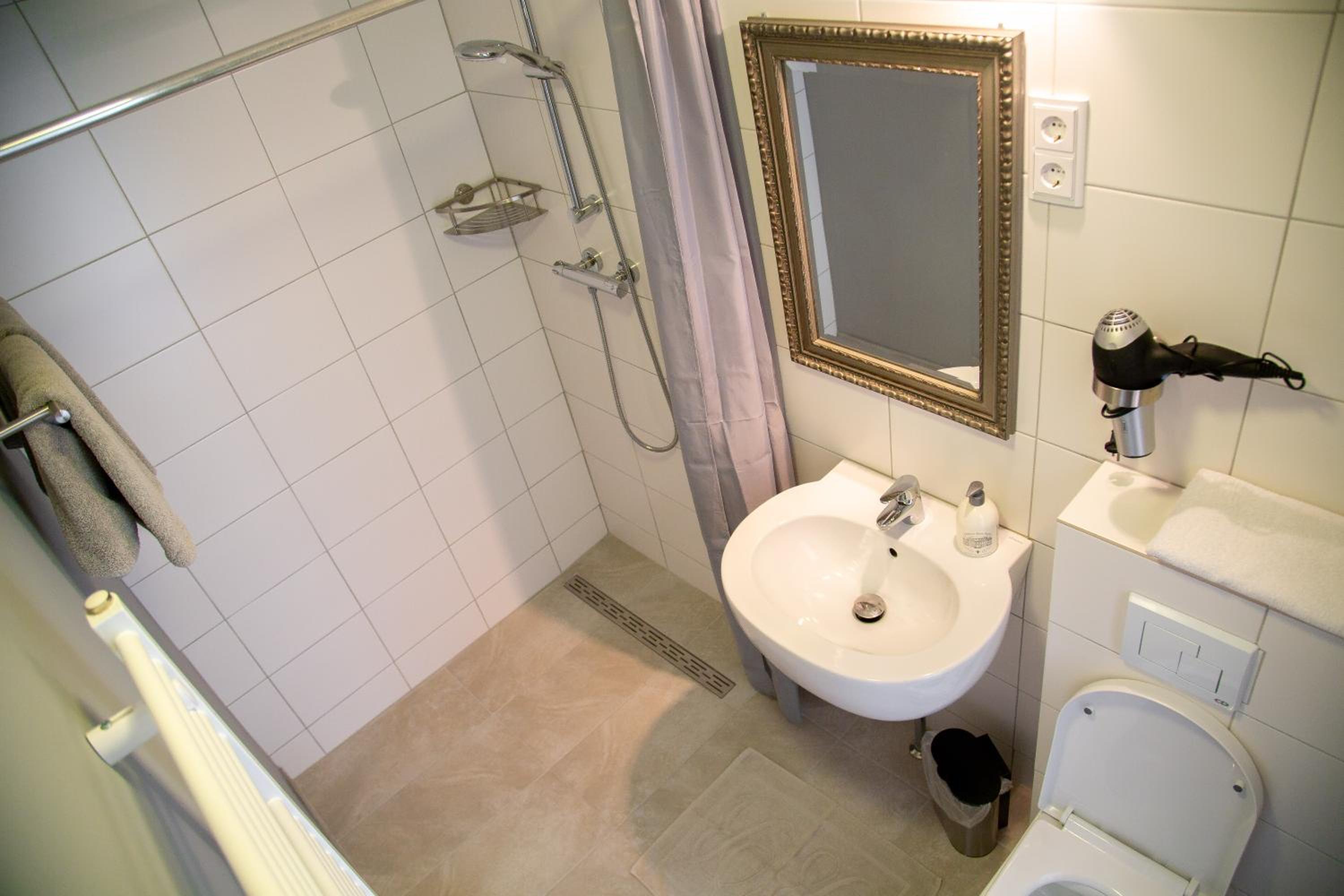 Deluxe Junior Suite - Photo 3