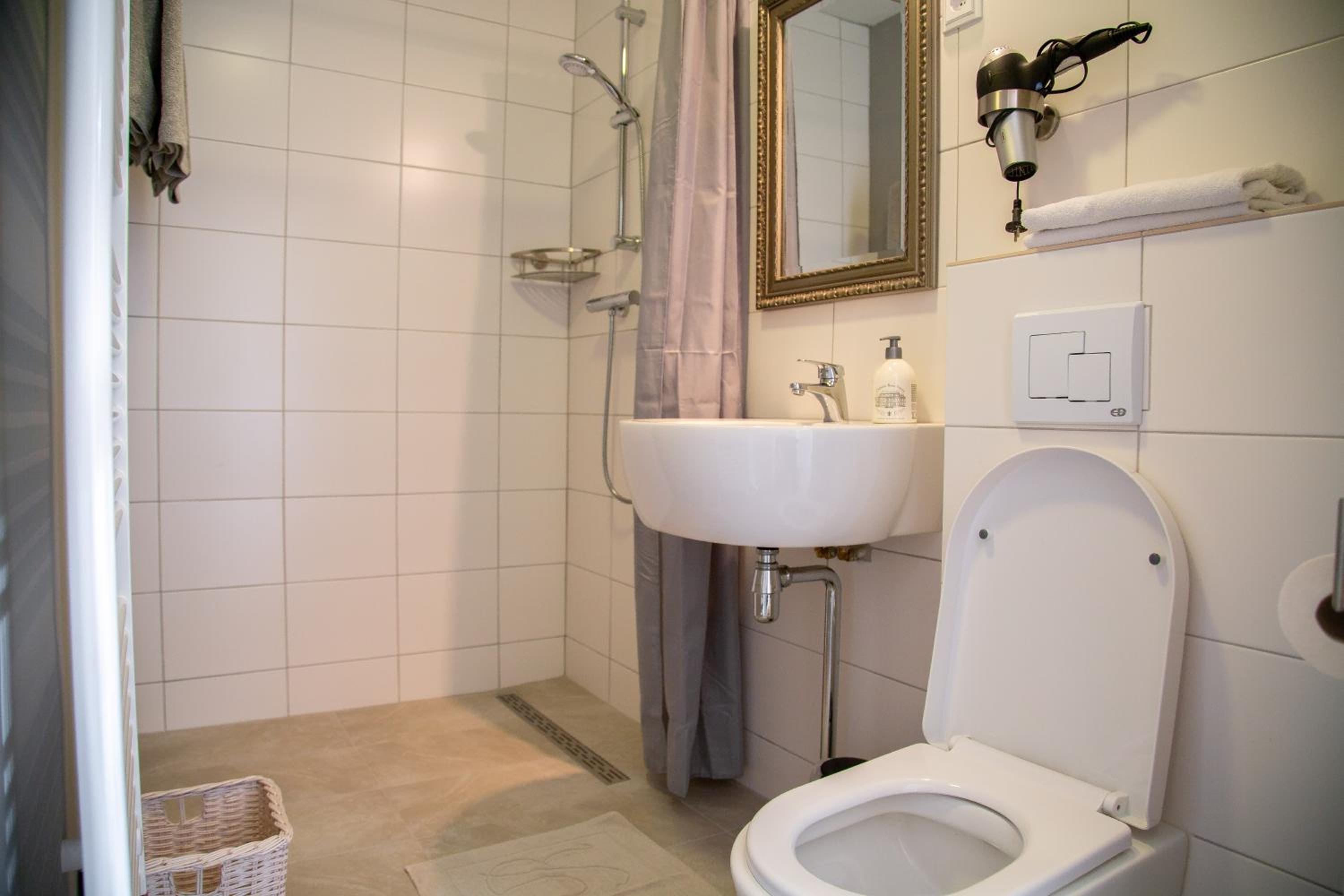 Deluxe Junior Suite - Photo 2
