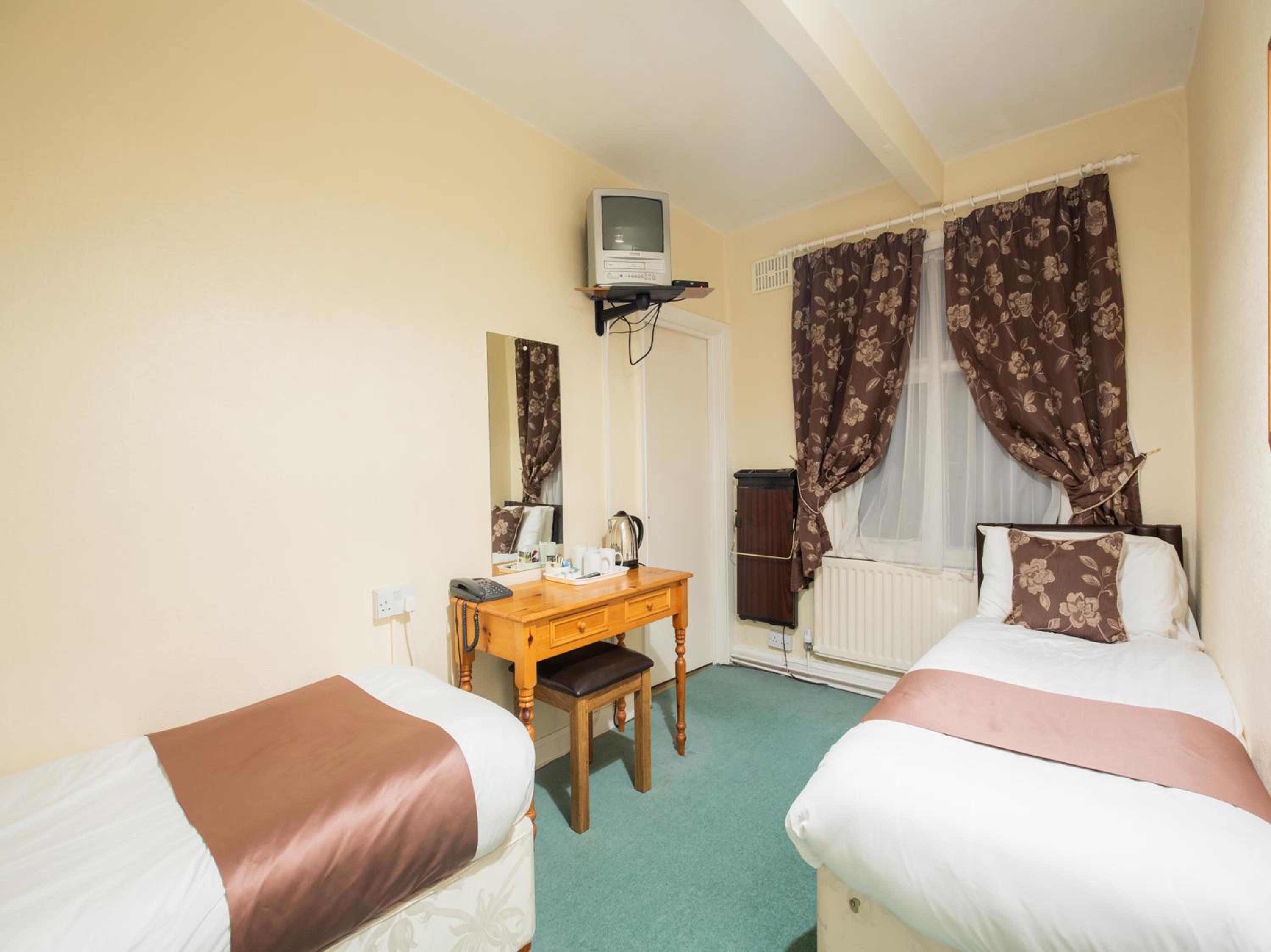 Standard Quad Room - Photo 4