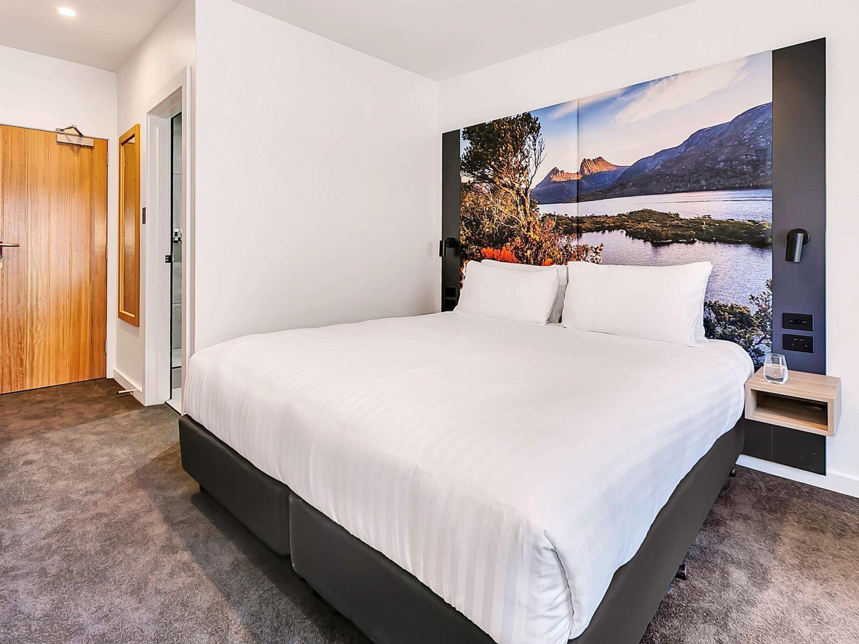 Deluxe King Room photo 1