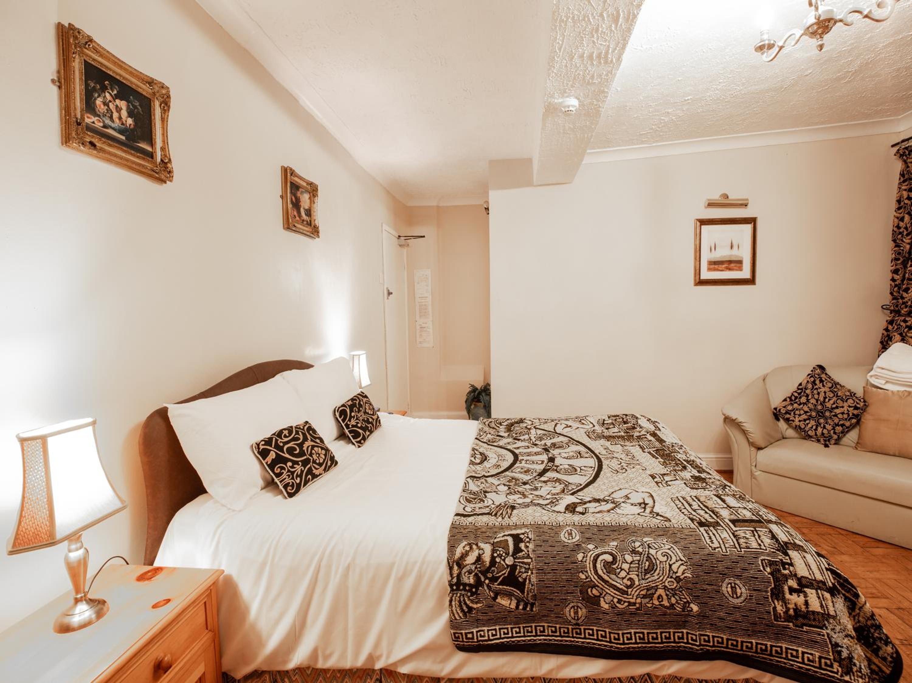 Standard Quad Room - Photo 1