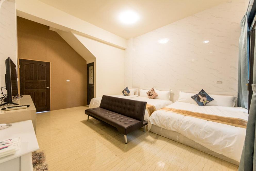 Family Room with Balcony photo 3