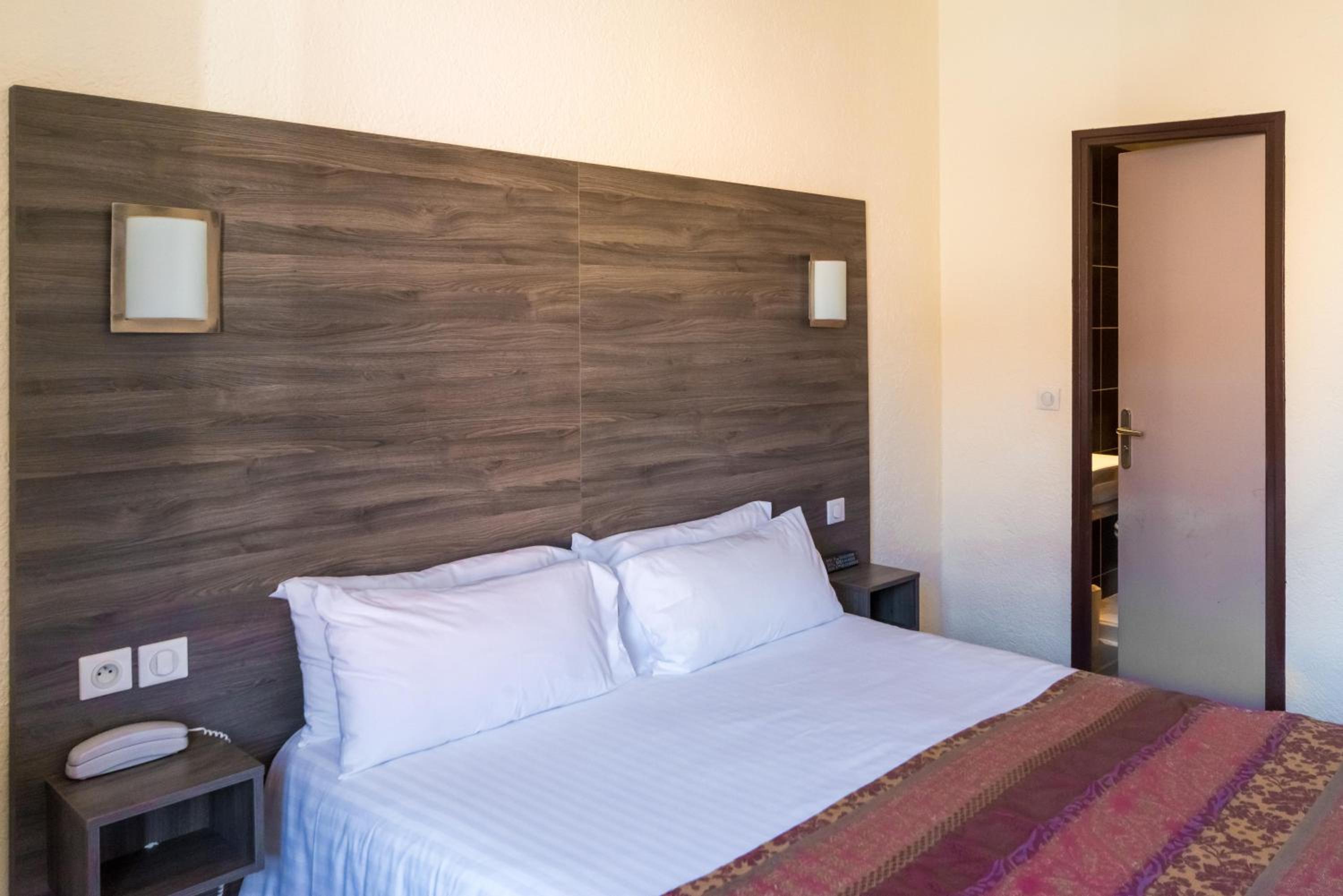 Double Room - Photo 8