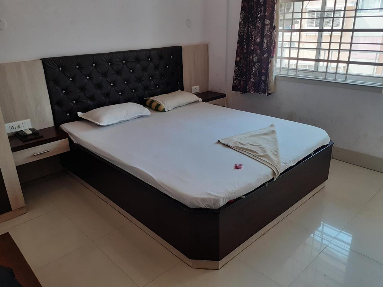 Deluxe Double Room (2 Adults + 1 Child)